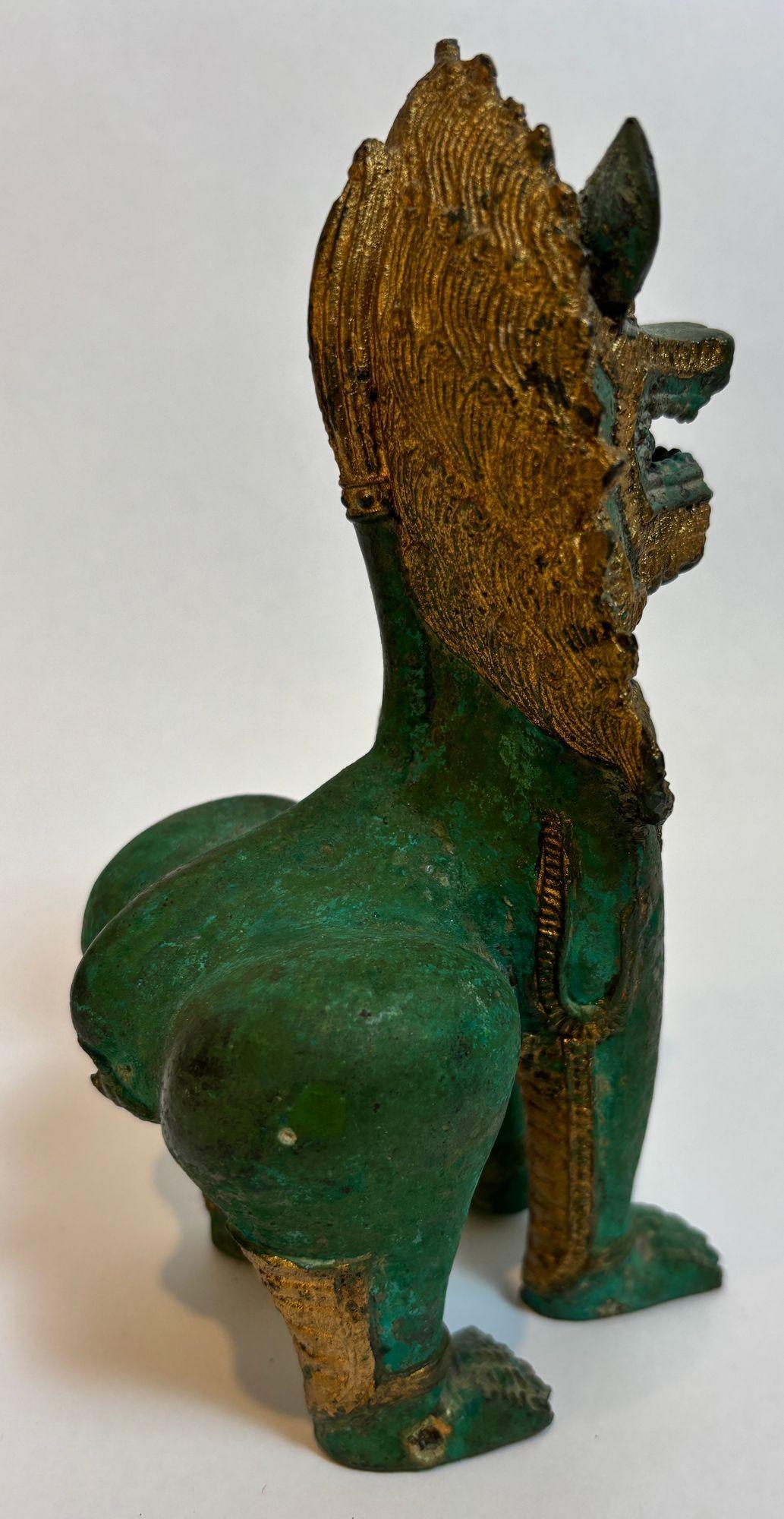 Thai Khmer Bronze Gilt Singha Guardian Lion Sculpture, Mid-20th Century For Sale 1