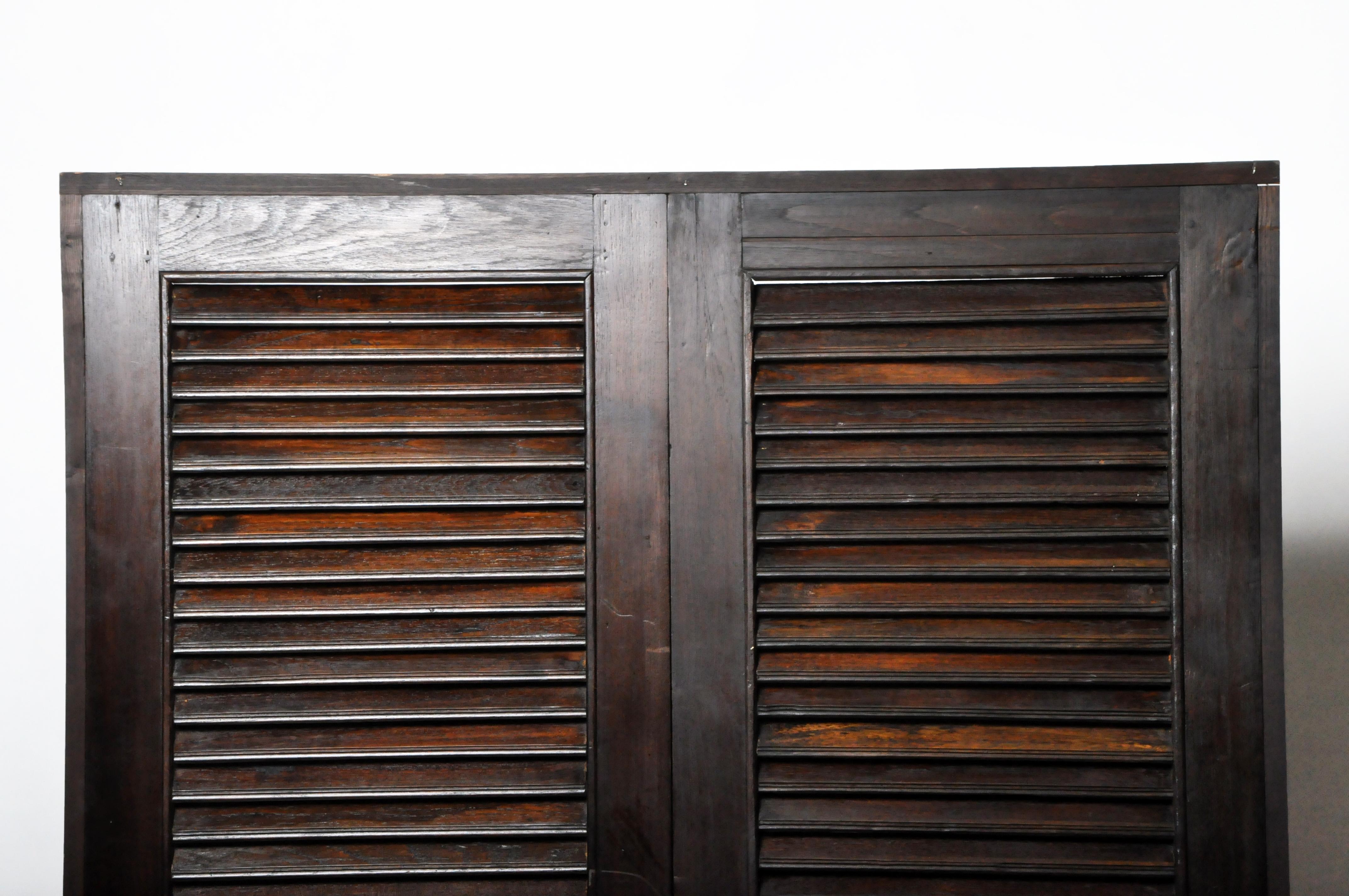 louvered screen wall