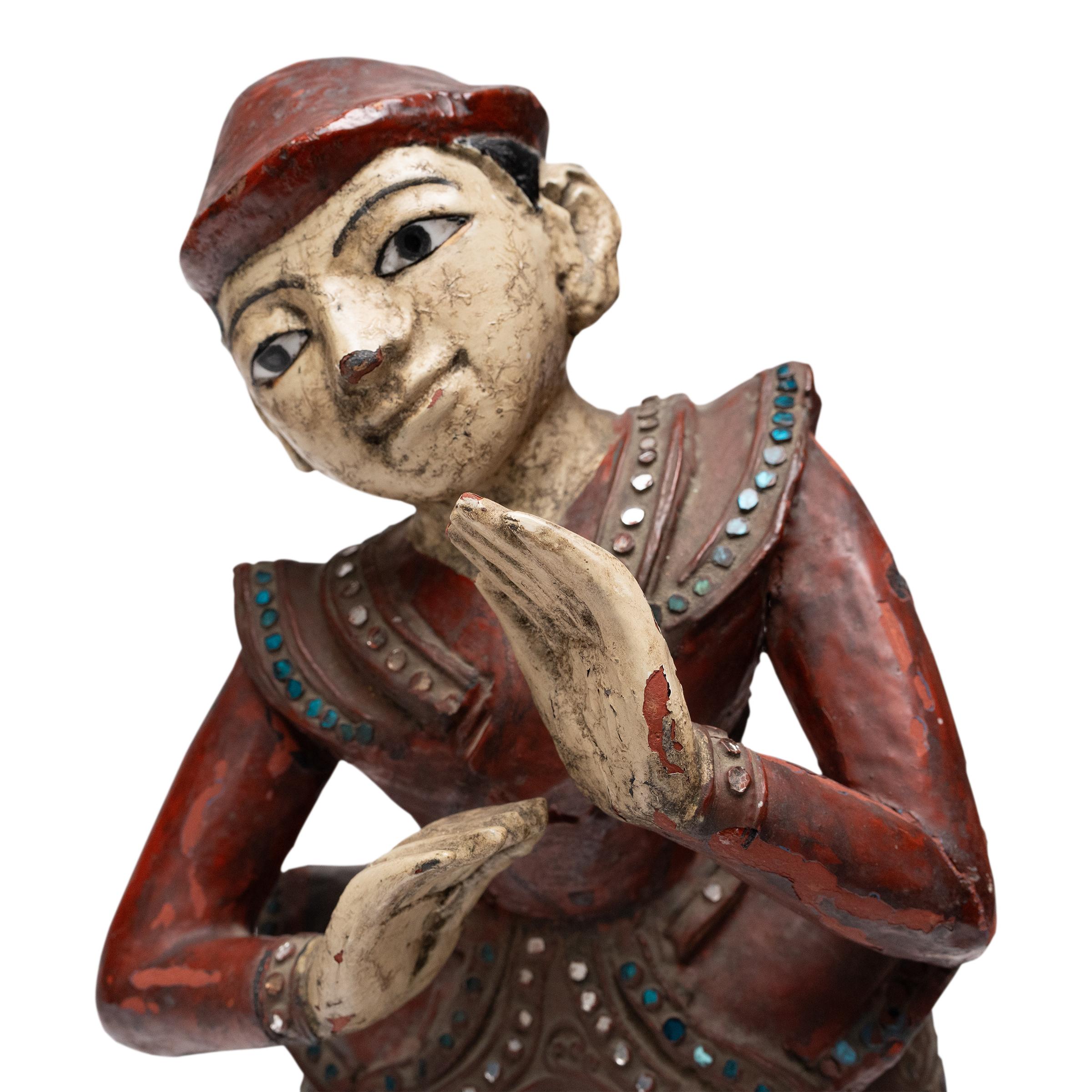 Thailandese Figura di danzatrice tailandese policromata in vendita