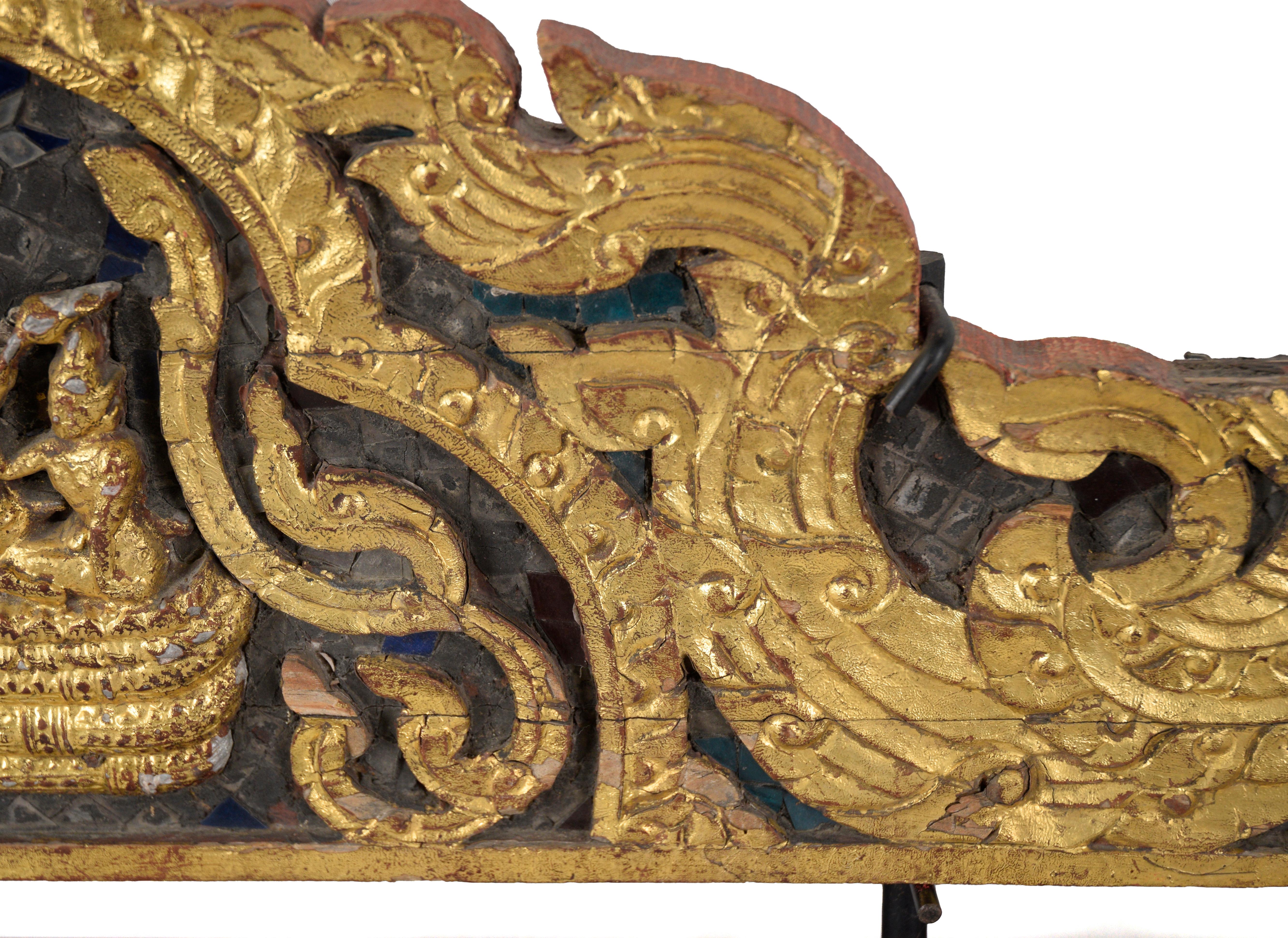 Thailändische geschnitzte und vergoldete Thronsessel-Beistelltafeln aus Rattanakosin-Era (Papier) im Angebot 3
