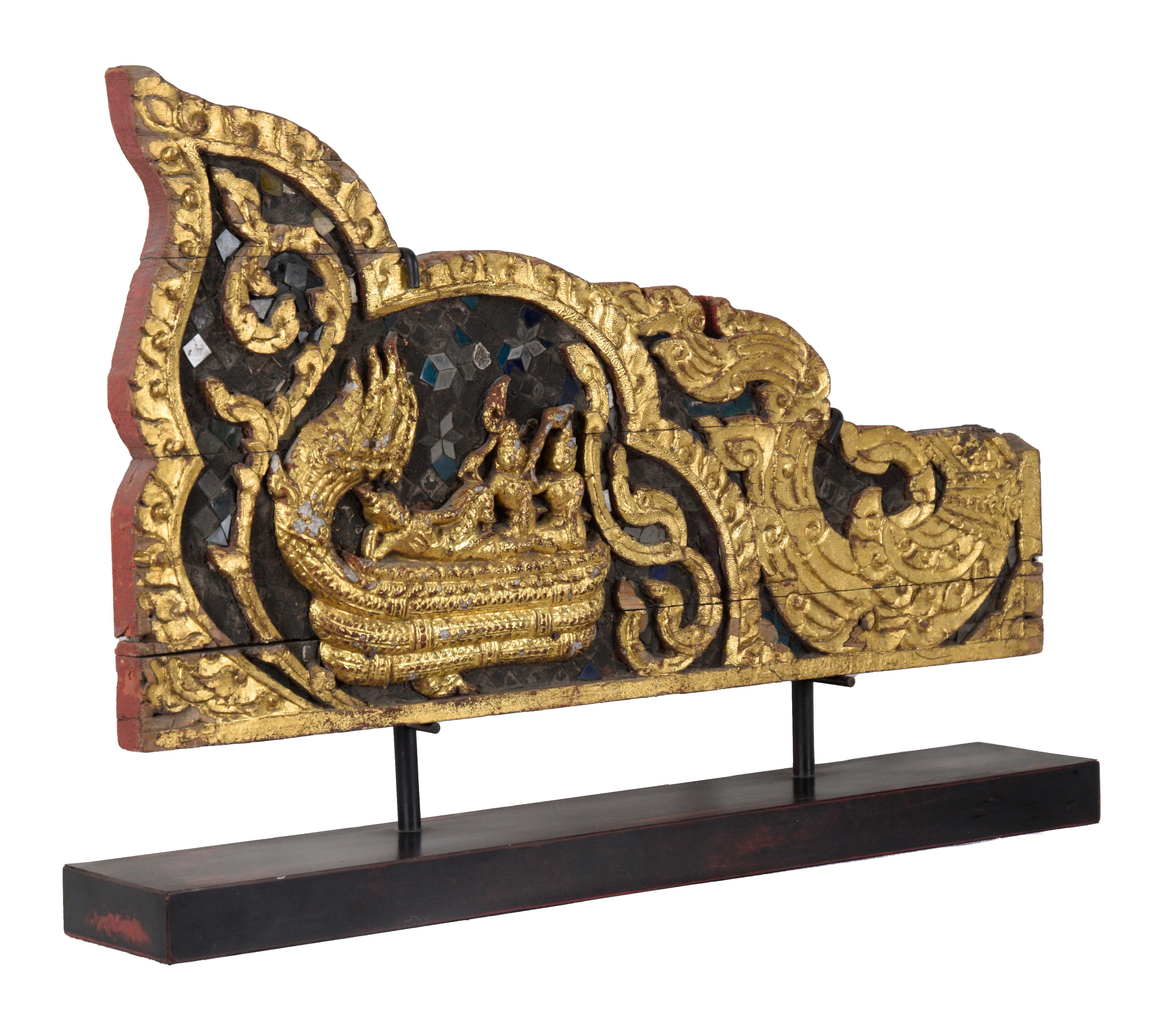 Panneaux latéraux trônes thaïlandais sculptés et dorés datant de l'époque de Rattanakosin (paire) en vente 5