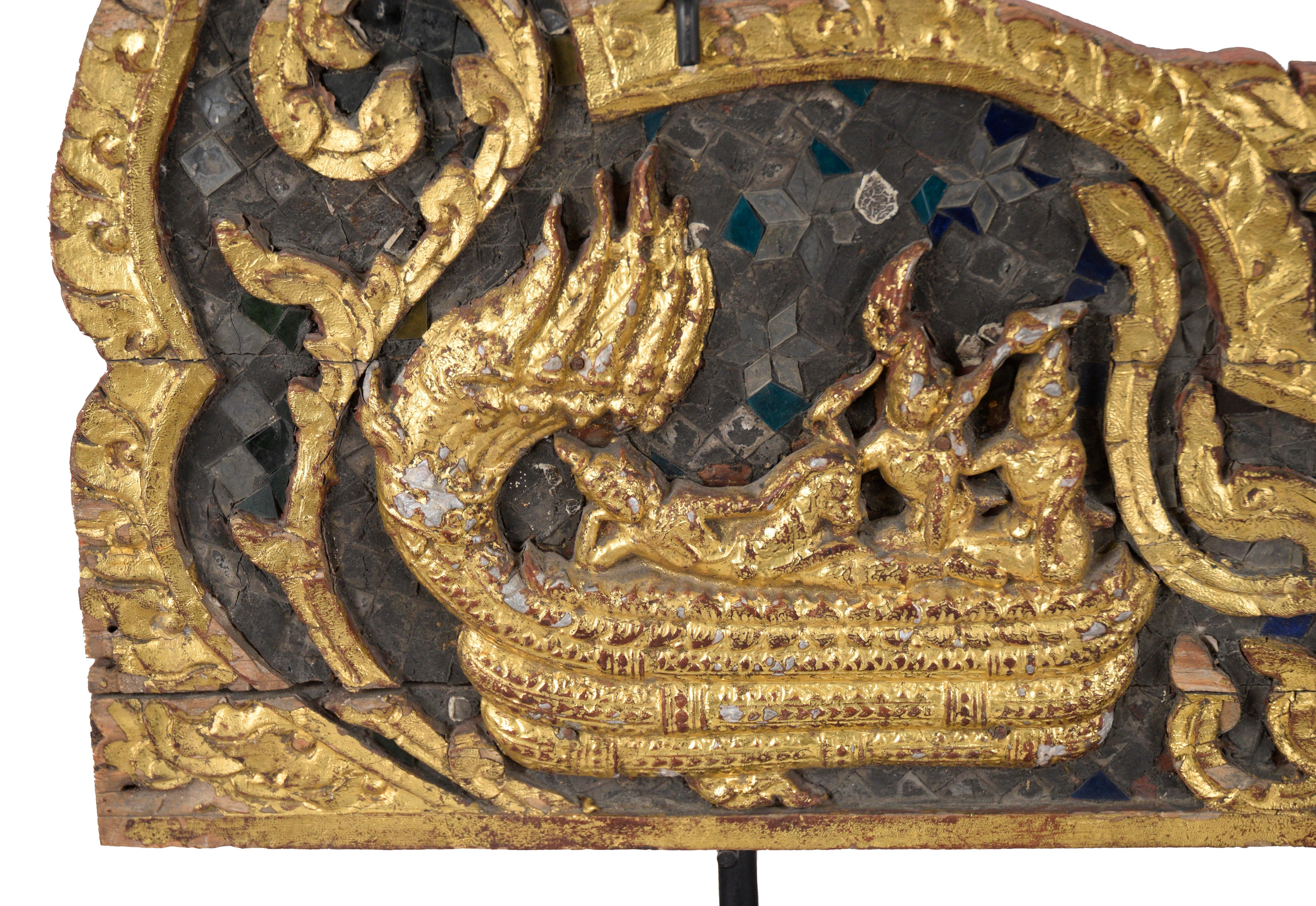 Panneaux latéraux trônes thaïlandais sculptés et dorés datant de l'époque de Rattanakosin (paire) en vente 1