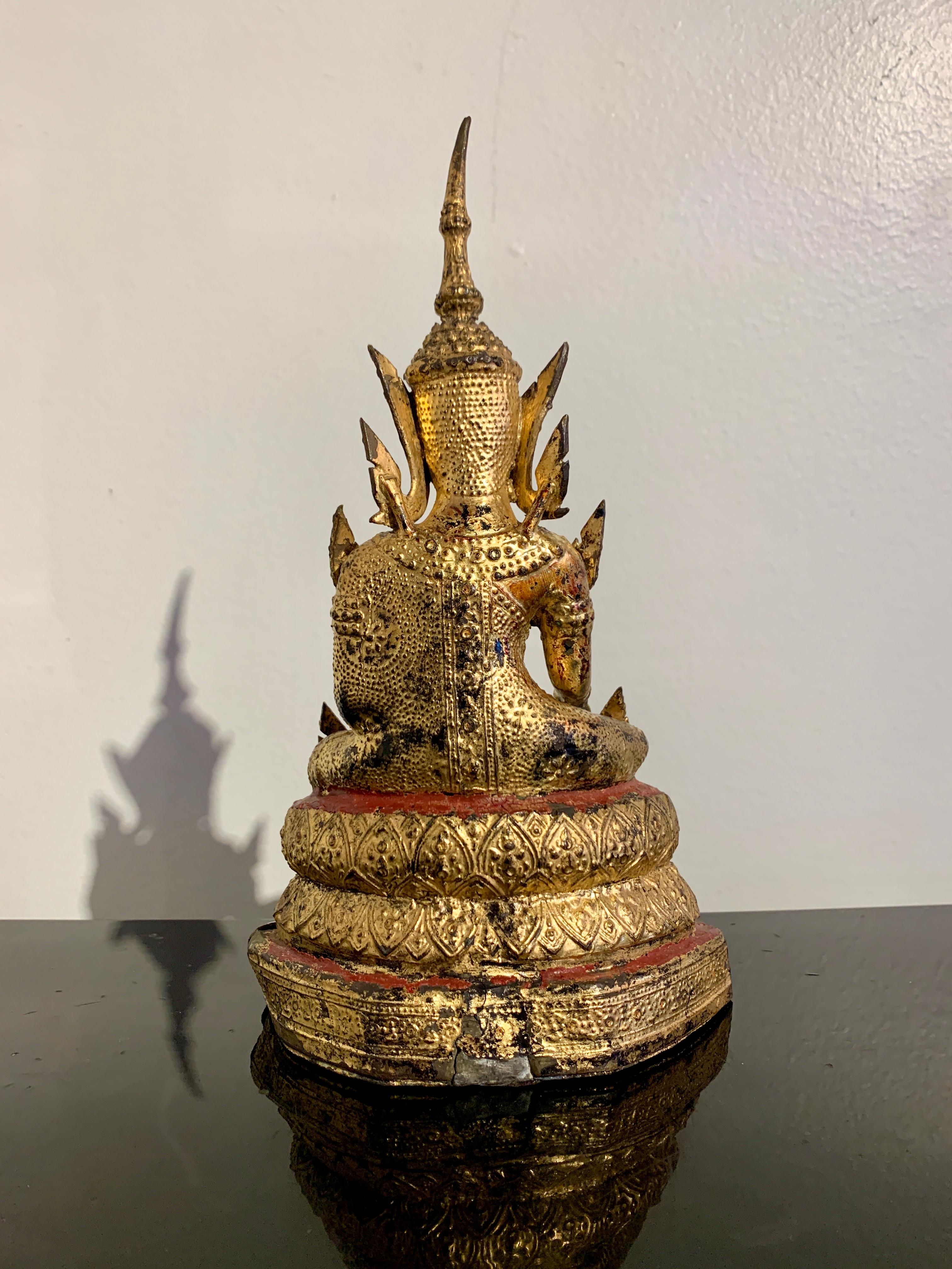 Bouddha thaïlandais en bronze doré et rotin de Rattanakosin, milieu du 19ème siècle, Thaïlande Bon état - En vente à Austin, TX
