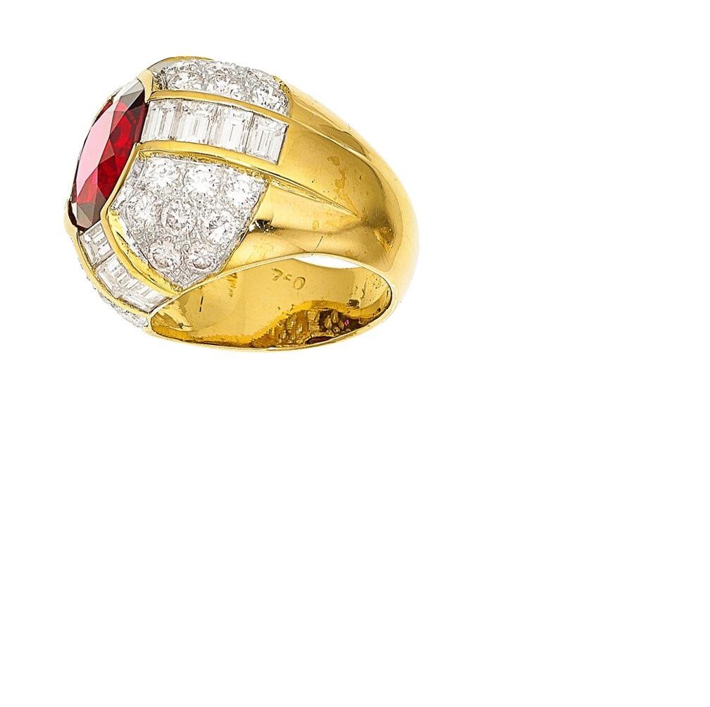 Thai Ruby Diamond Gold Dome Ring, AGL Certified (bague à dôme en or avec rubis et diamants thaïlandais) Pour femmes en vente