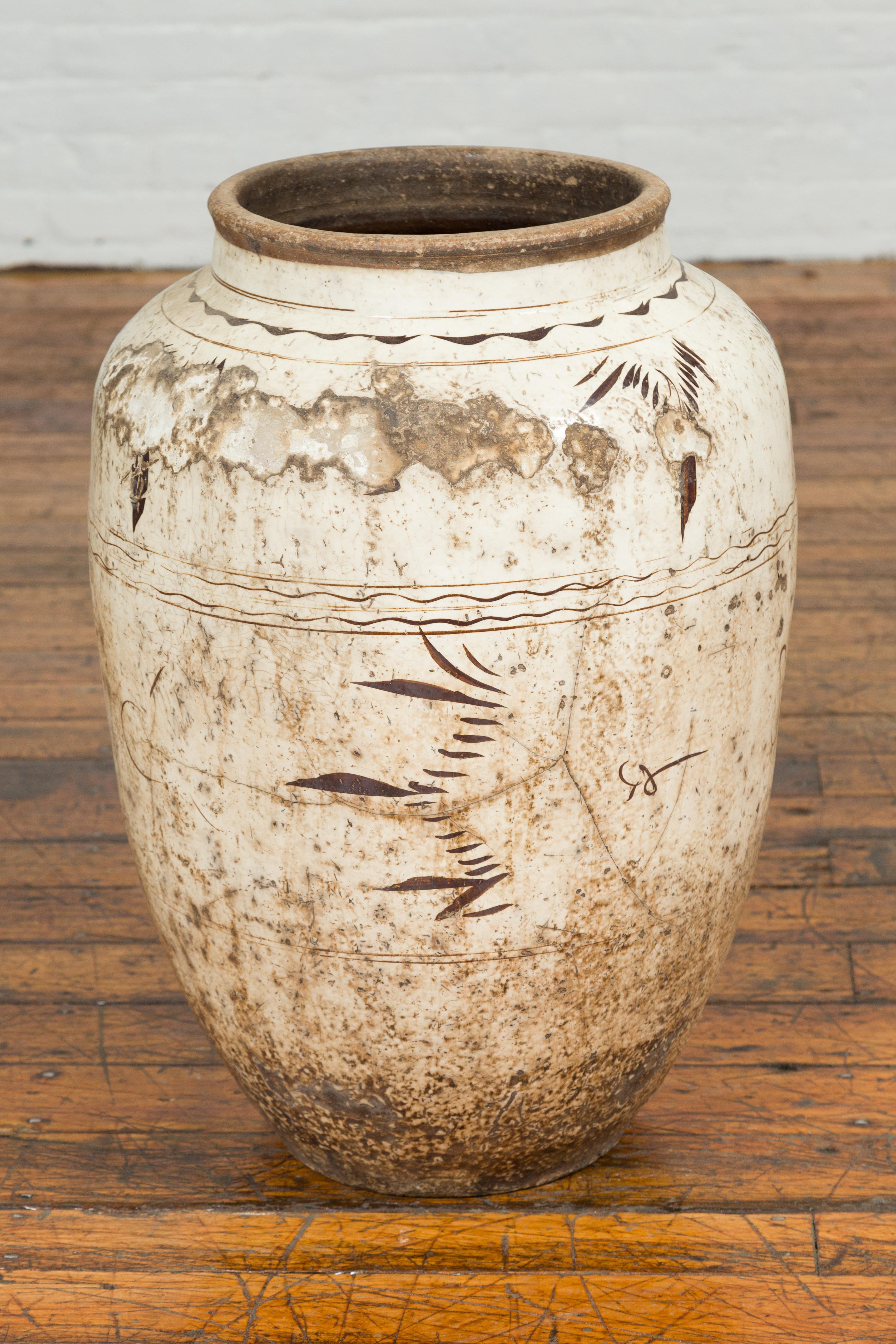 Thai Sawankhalok 1850s Exterior Water Jar with Distressed White Patina In Good Condition For Sale In Yonkers, NY