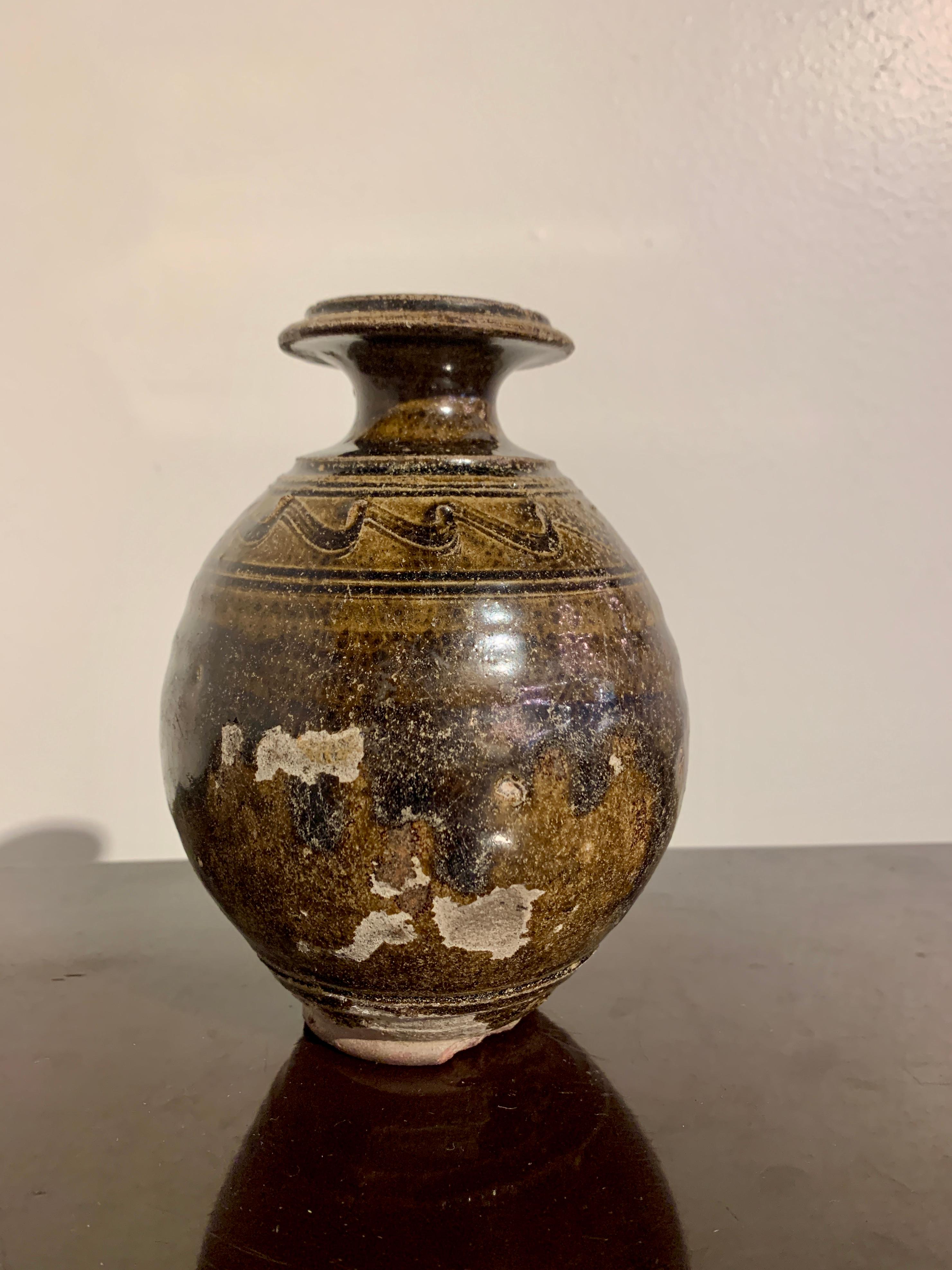 Thai Sawankhalok Olive Glazed Bottle Vase, 14th-16th Century, Thailand In Fair Condition In Austin, TX