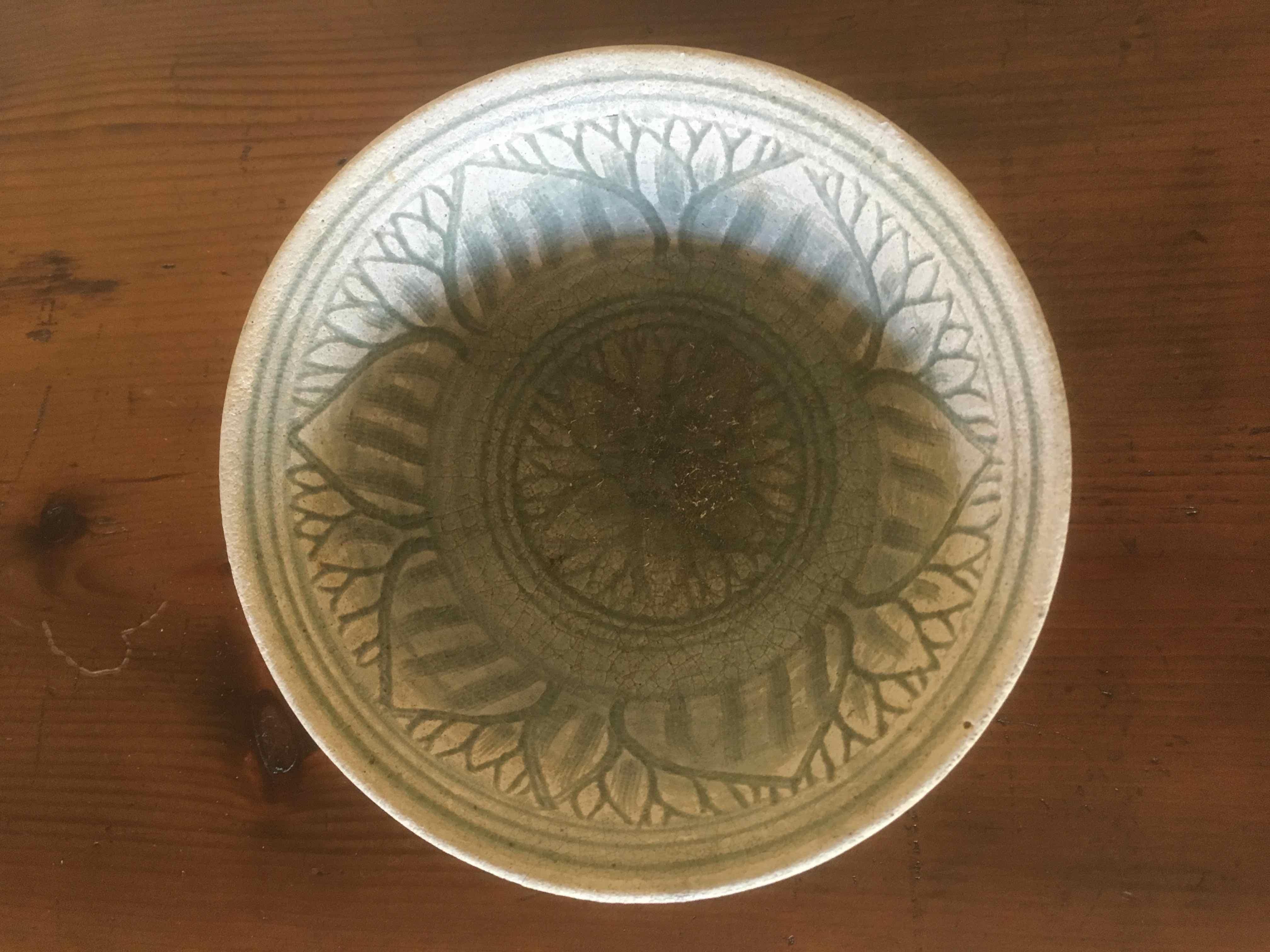 Ceramic Thai Si Satchanalai Celadon Bowl, 15th Century For Sale