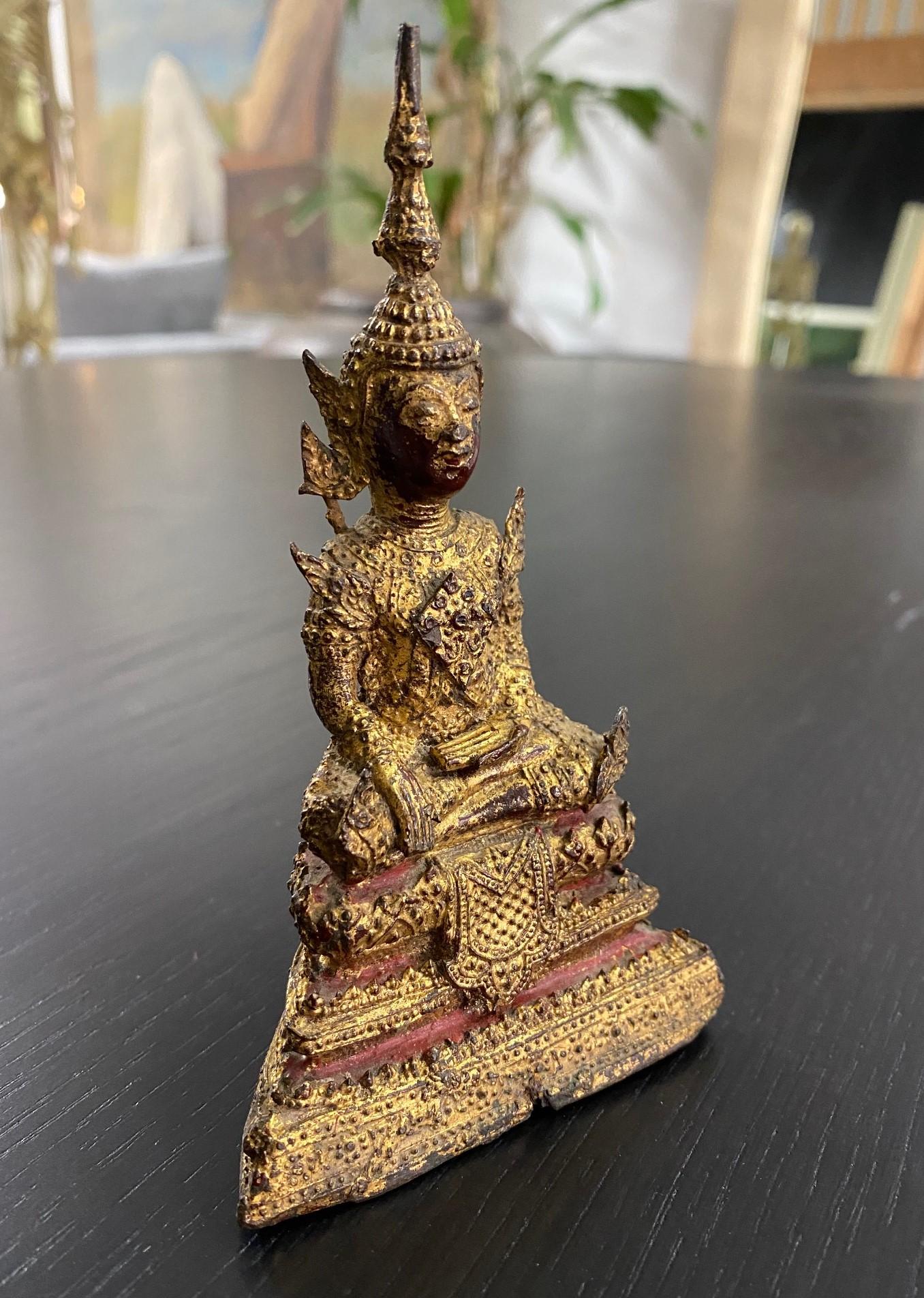 Thai Siam Bronze Gilt Rattanakosin Kingdom Seated Temple Shrine Buddha, 1800s For Sale 5