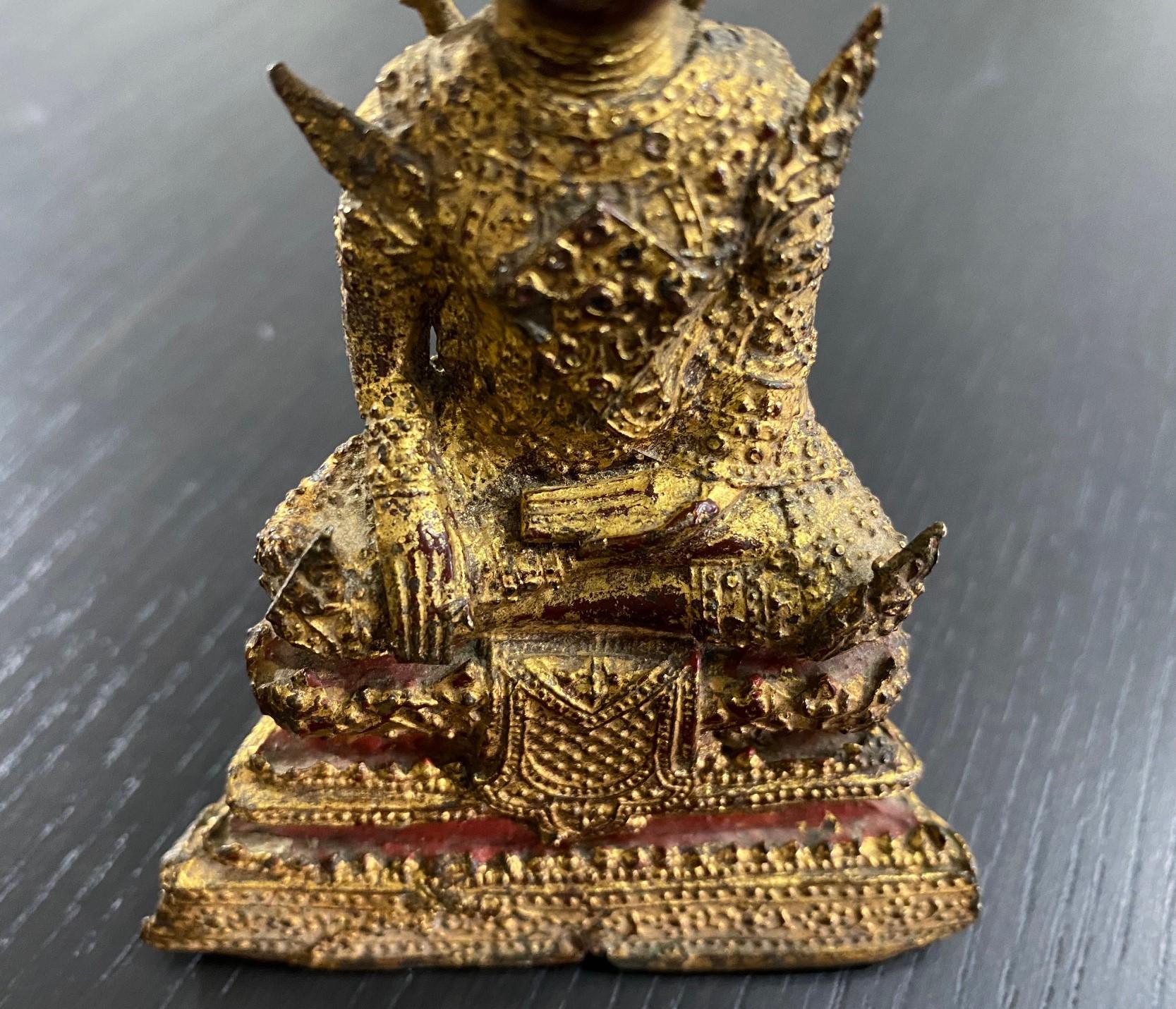 Thai Siam Bronze Gilt Rattanakosin Kingdom Seated Temple Shrine Buddha, 1800s For Sale 7