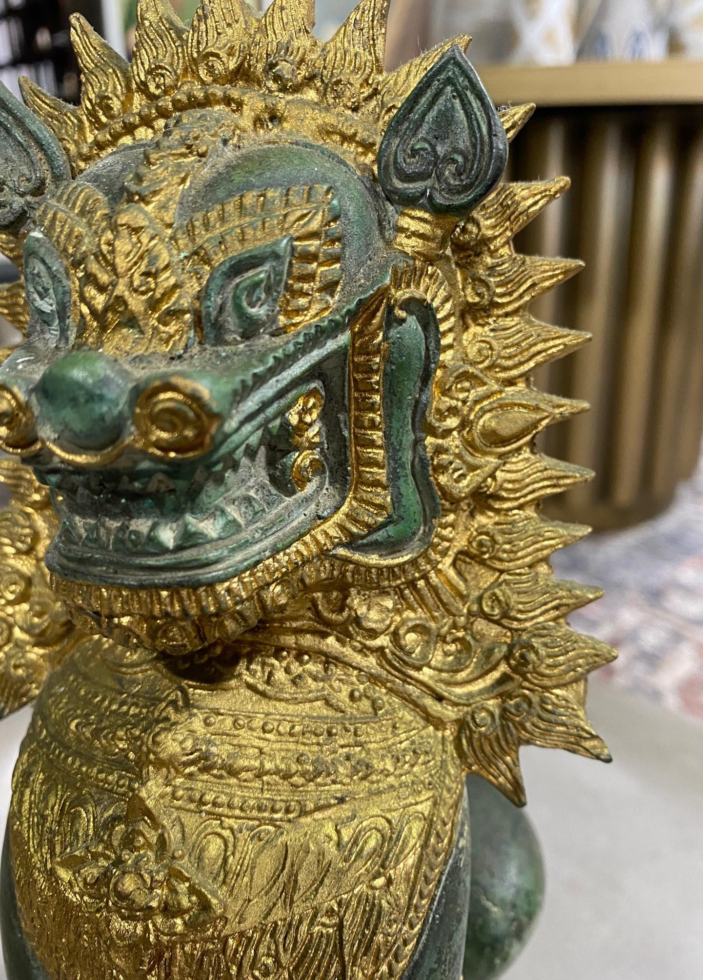 Thai Siam Khmer Bronze Gilt Singha Imperial Lion Foo Dog Temple Sculpture In Good Condition For Sale In Studio City, CA