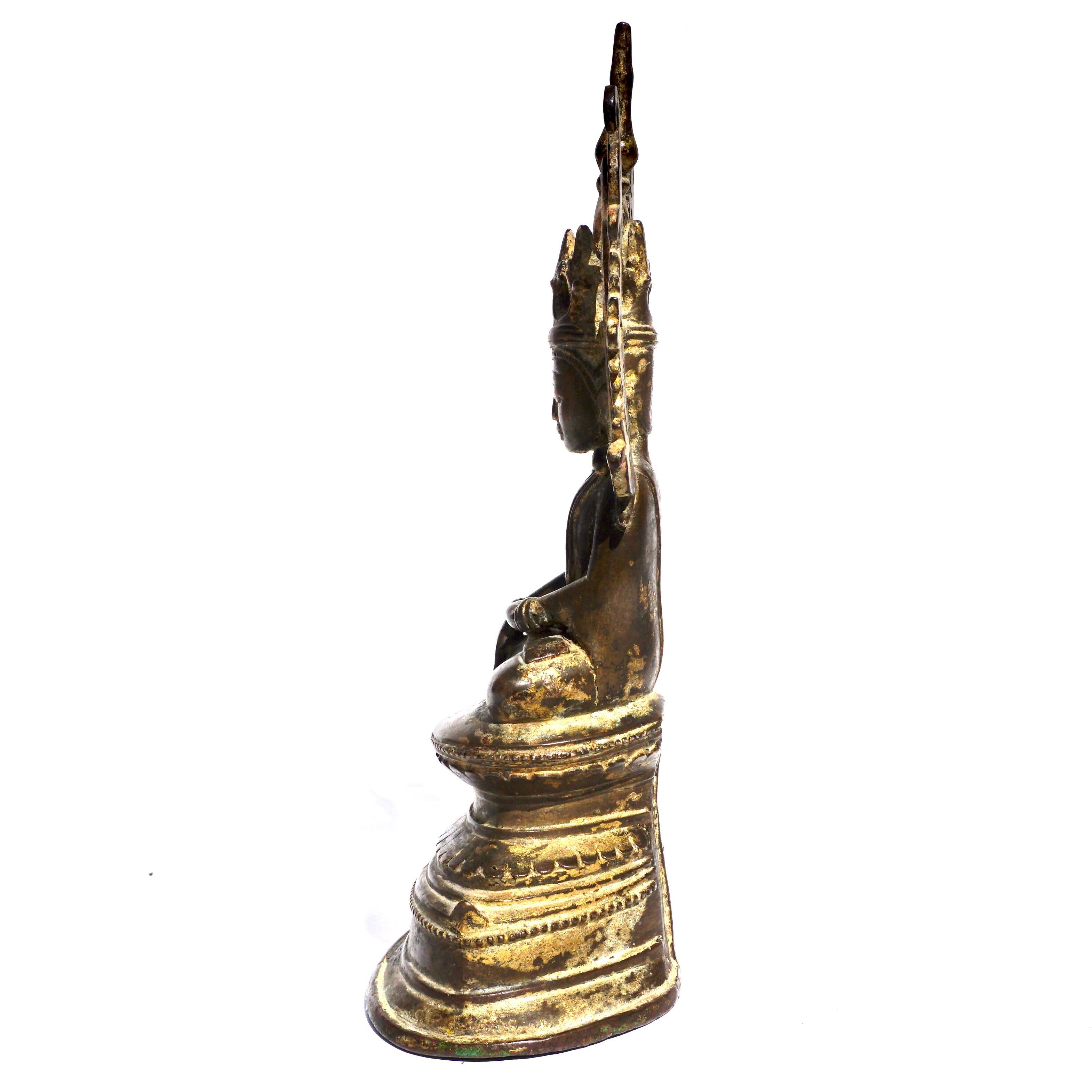 Bouddha assis en bronze thaïlandais du Sud-Est asiatique, vers le 17ème siècle en vente 3