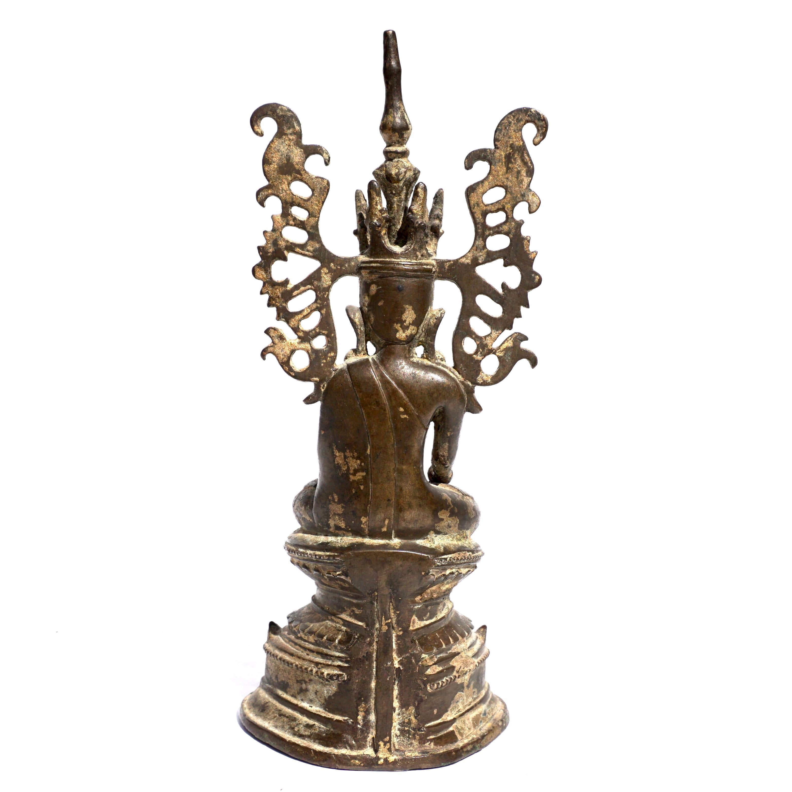Bouddha assis en bronze thaïlandais du Sud-Est asiatique, vers le 17ème siècle en vente 4