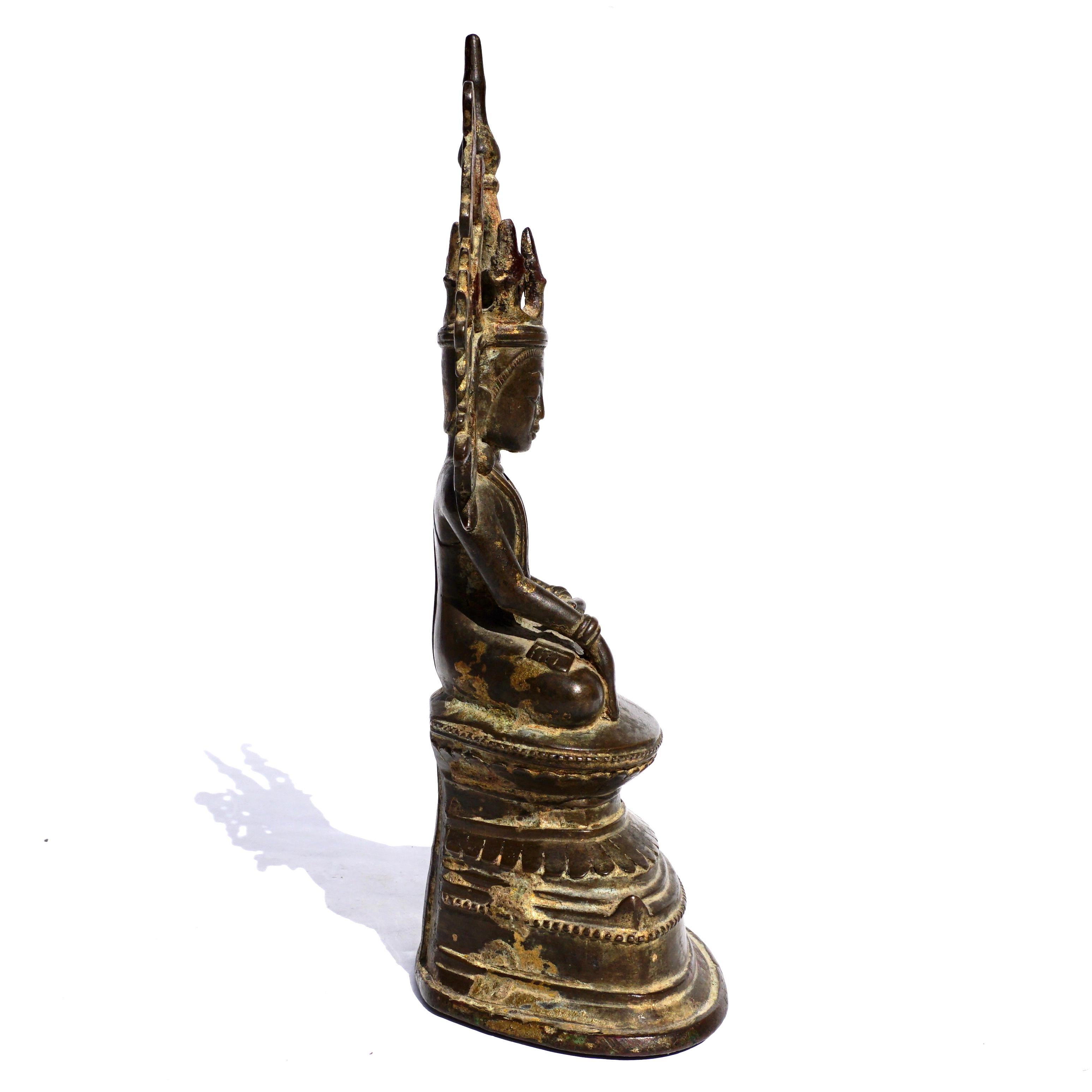 Bouddha assis en bronze thaïlandais du Sud-Est asiatique, vers le 17ème siècle en vente 5