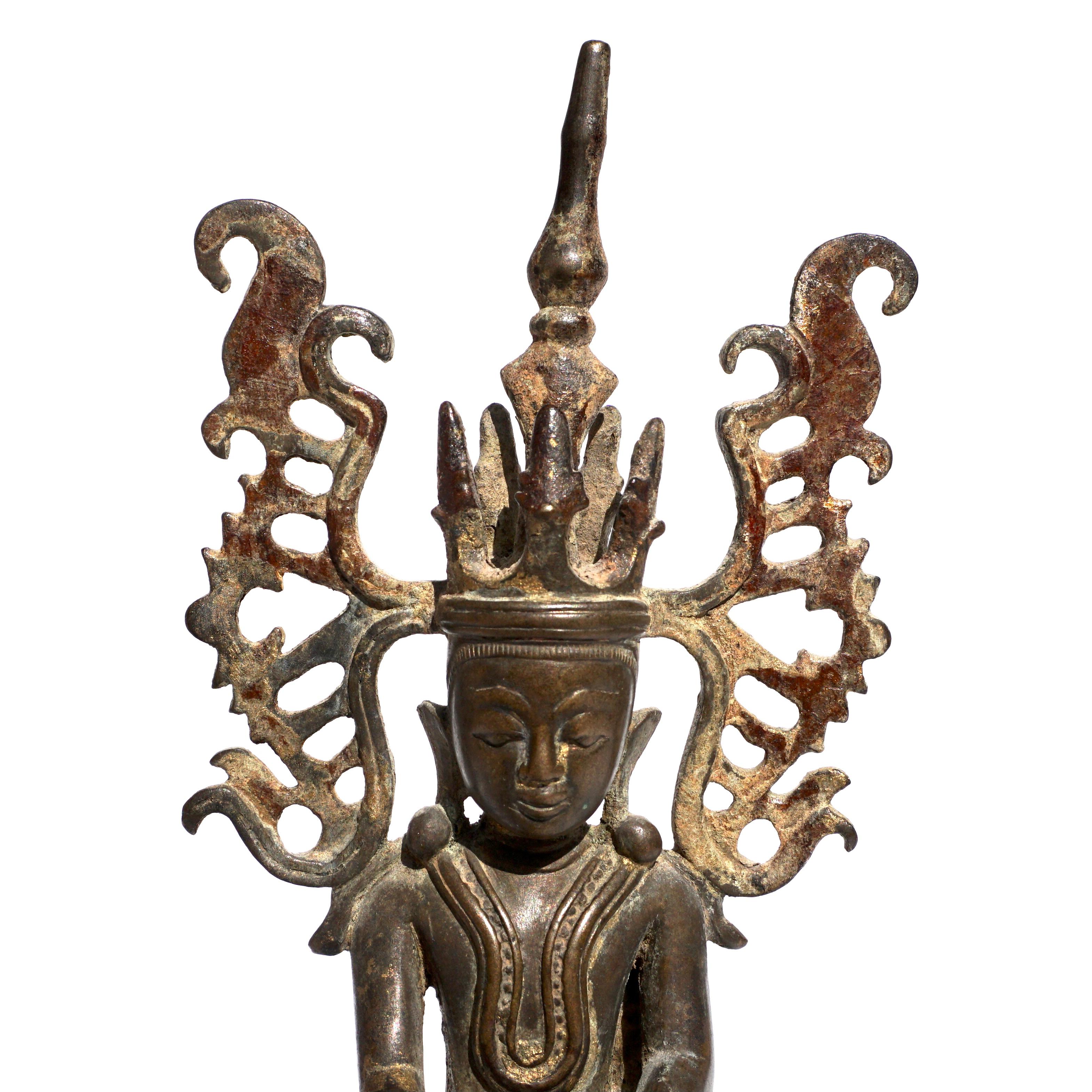 Bouddha assis en bronze thaïlandais du Sud-Est asiatique, vers le 17ème siècle en vente 1