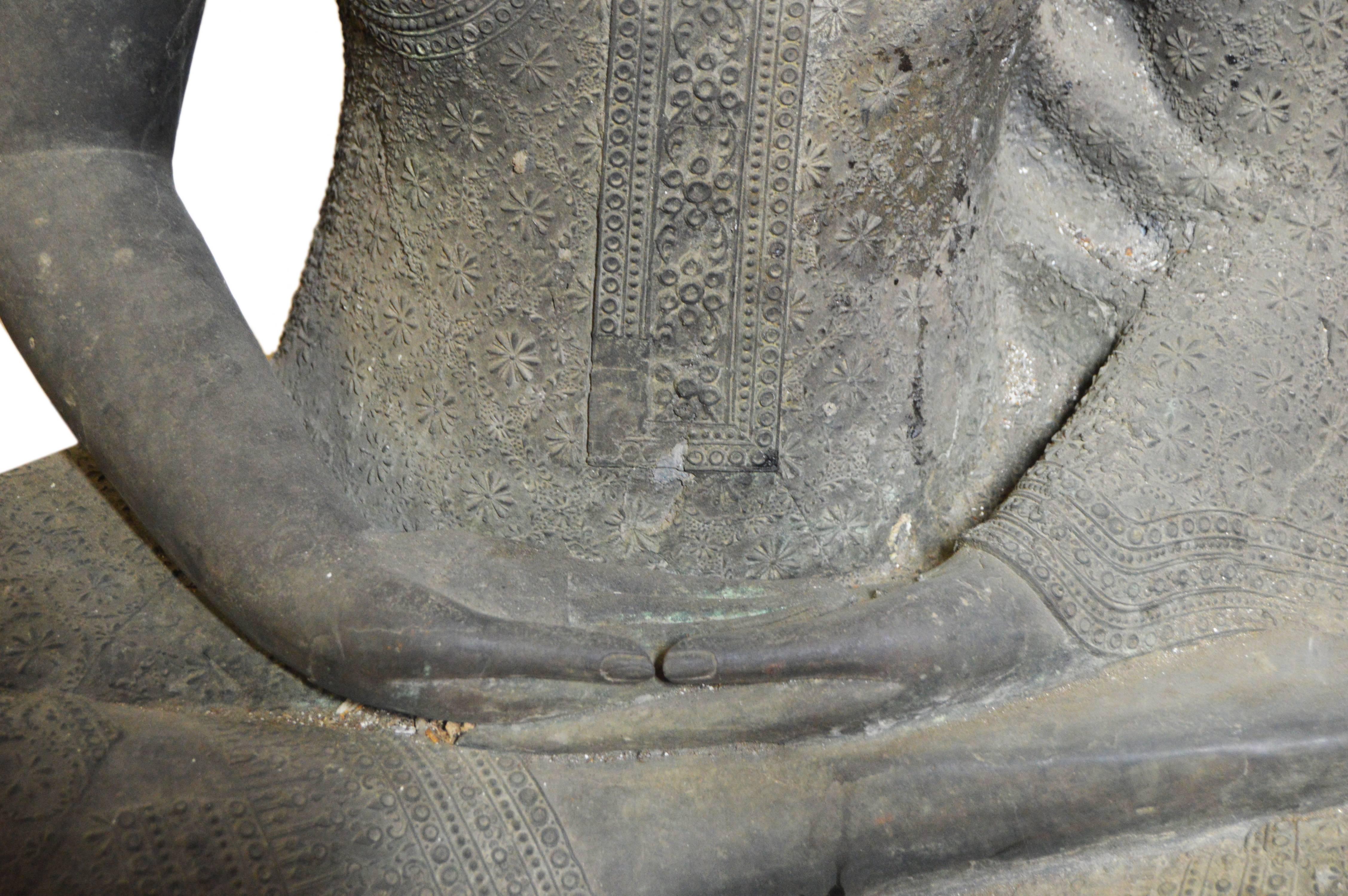 Thai Turn of the Century Bronze Seated Buddha Sculpture with Dark Patina In Good Condition In Yonkers, NY