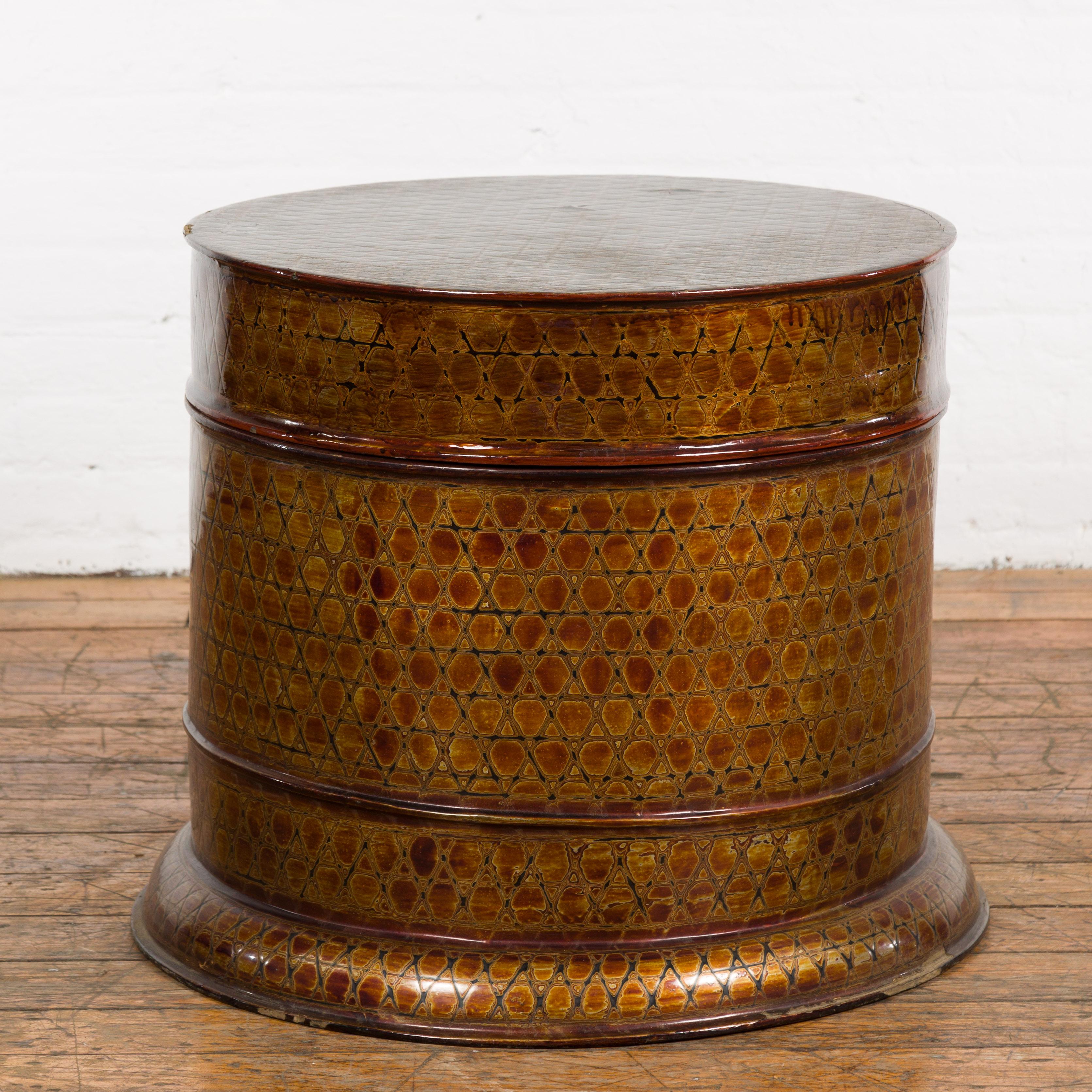 Thai Vintage Negora Lacquer Circular Storage Bin with Snake Skin Patterns For Sale 4