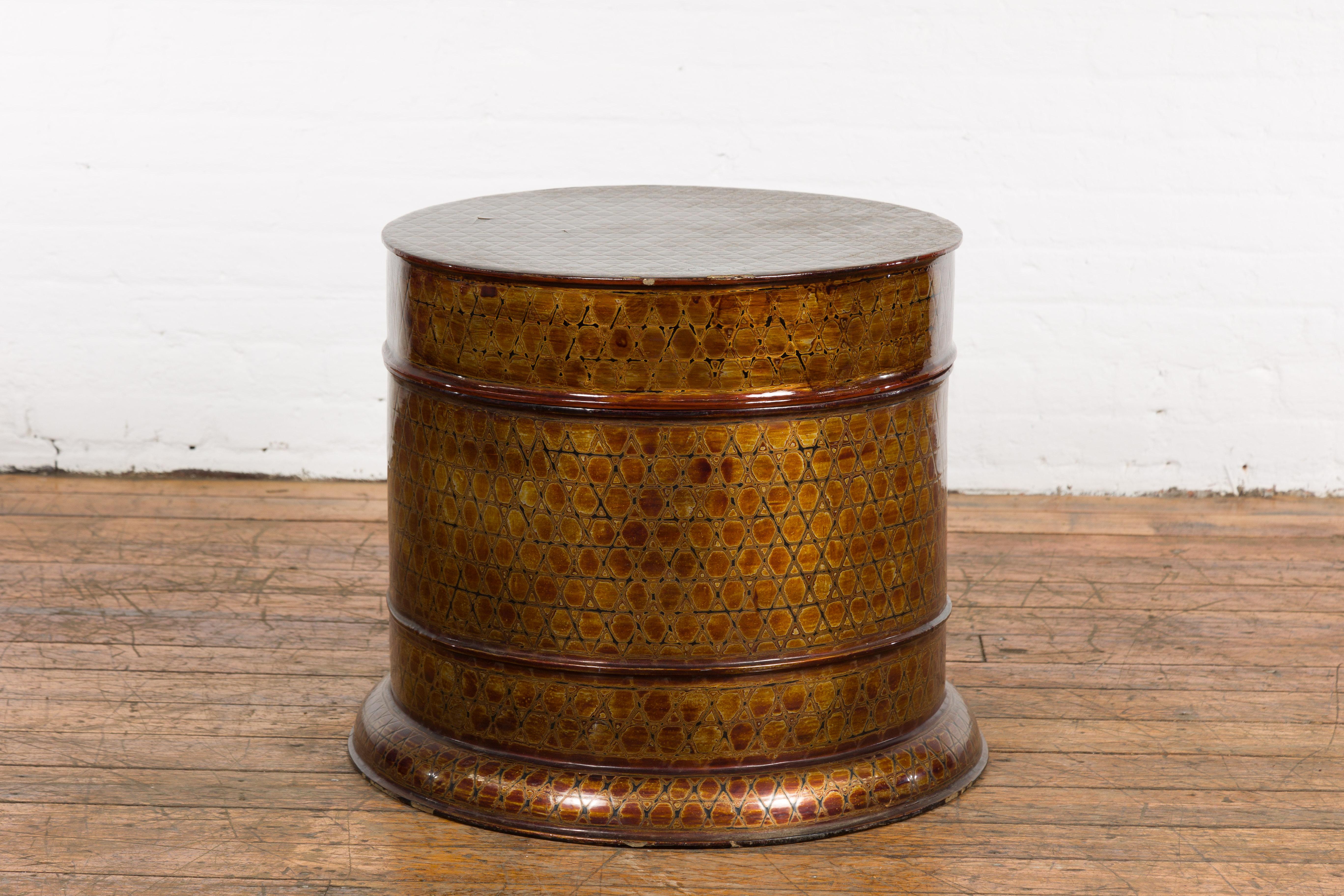 Thai Vintage Negora Lacquer Circular Storage Bin with Snake Skin Patterns For Sale 5