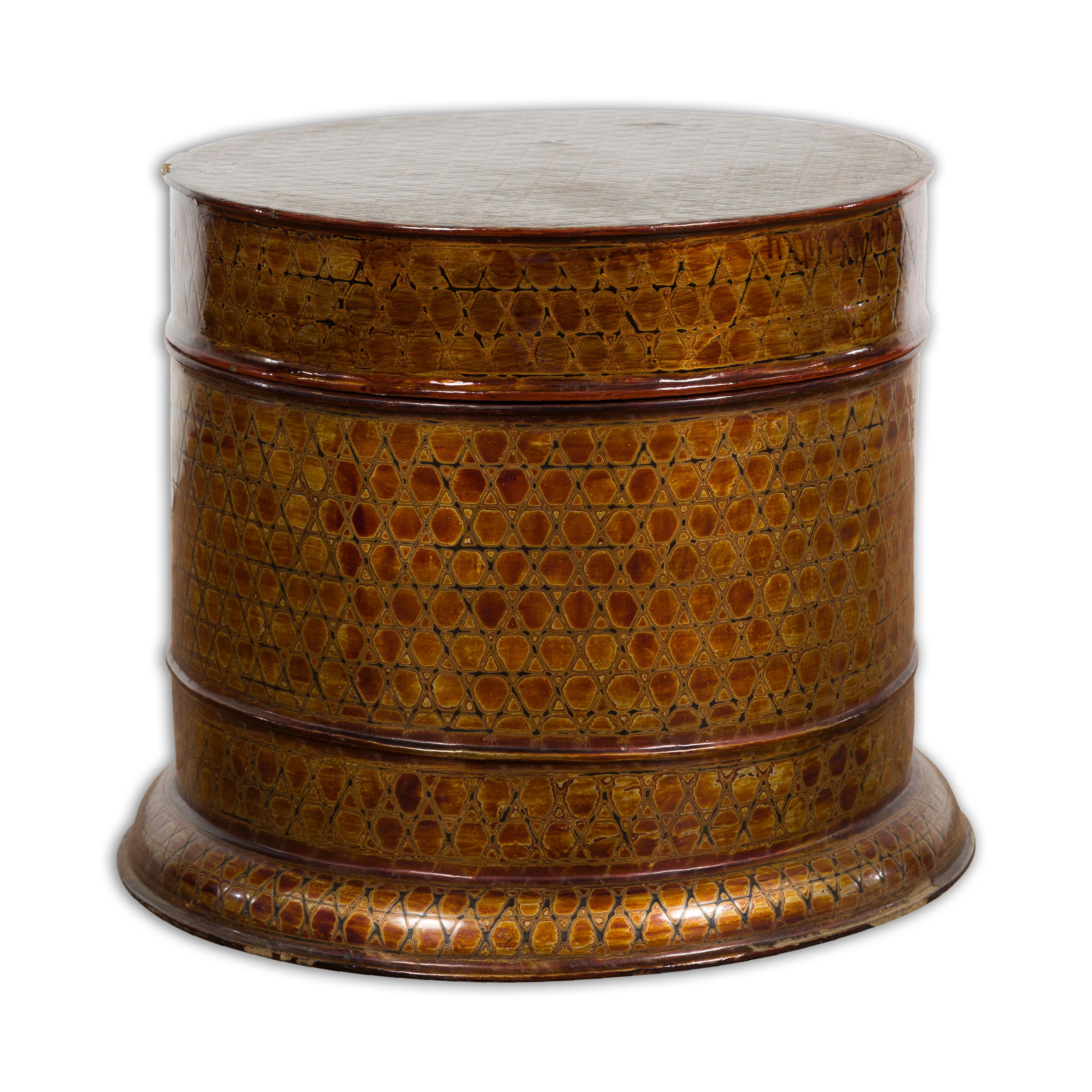 Thai Vintage Negora Lacquer Circular Storage Bin with Snake Skin Patterns For Sale 6