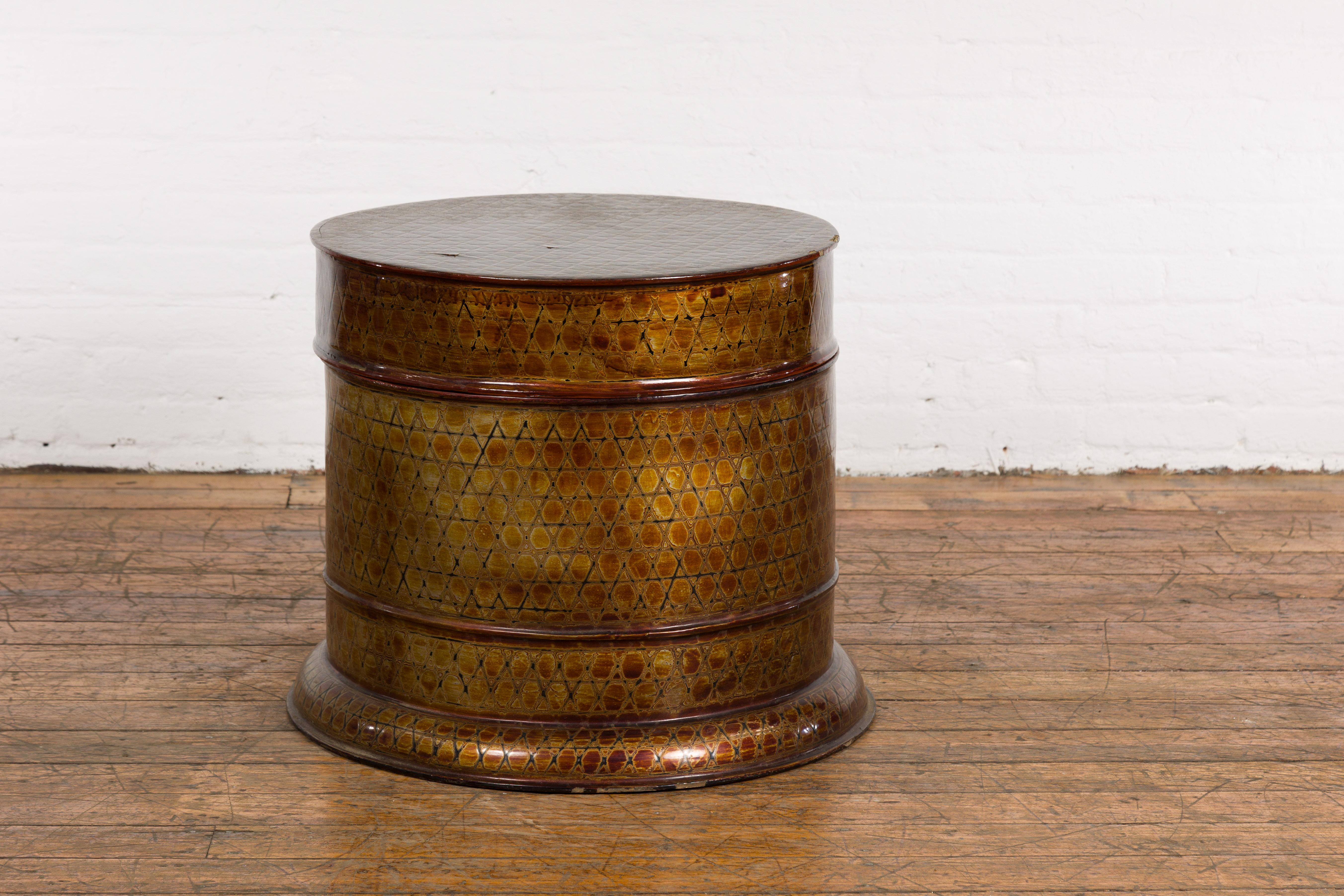 A vintage Thai negora lacquer round storage lidded bin box from the mid-20th century, with snake skin patterns. This vintage Thai negora lacquer round storage lidded bin box from the mid-20th century features elegant patterns, and combines both form