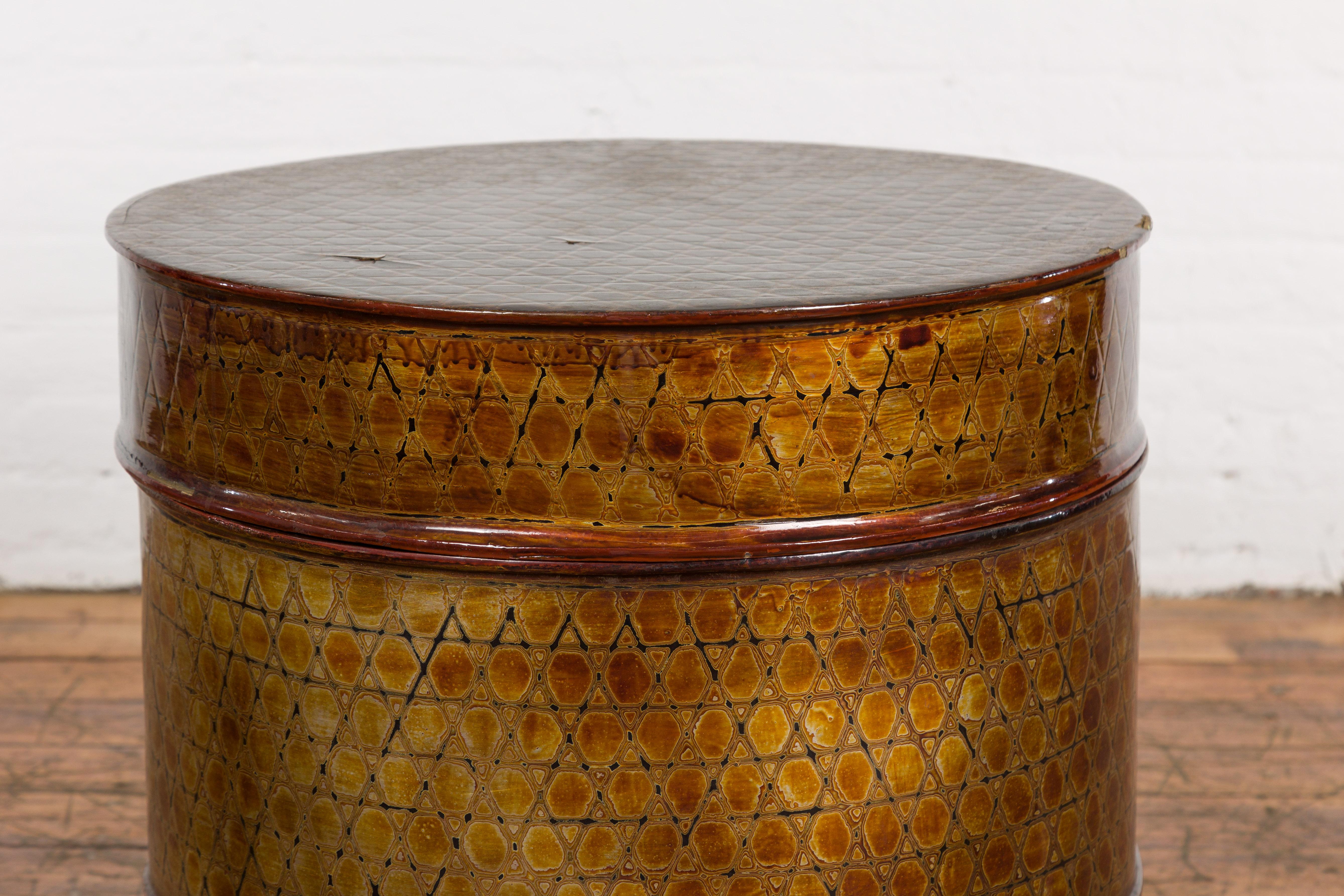 Lacquered Thai Vintage Negora Lacquer Circular Storage Bin with Snake Skin Patterns For Sale