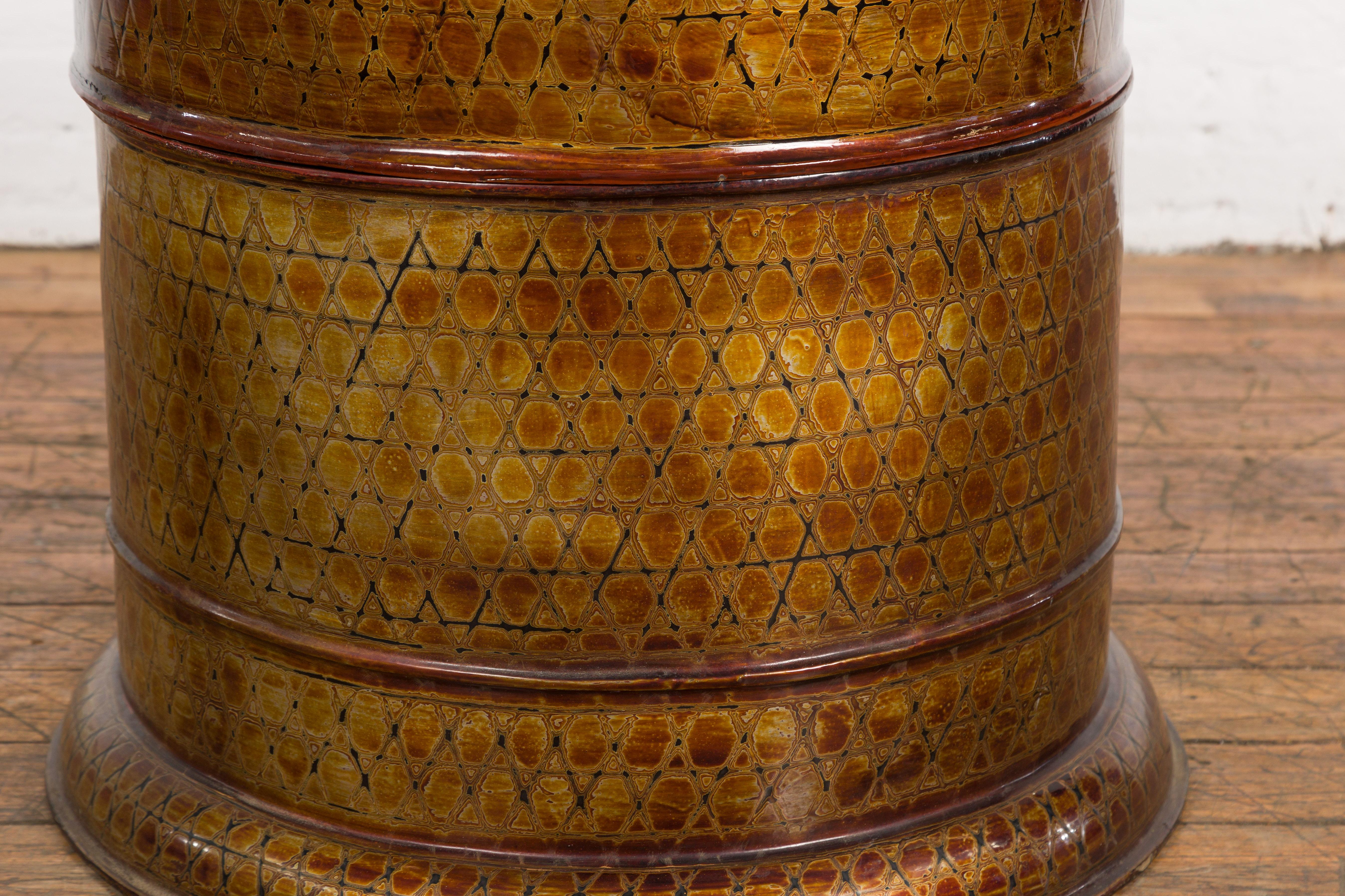 Thai Vintage Negora Lacquer Circular Storage Bin with Snake Skin Patterns In Good Condition For Sale In Yonkers, NY