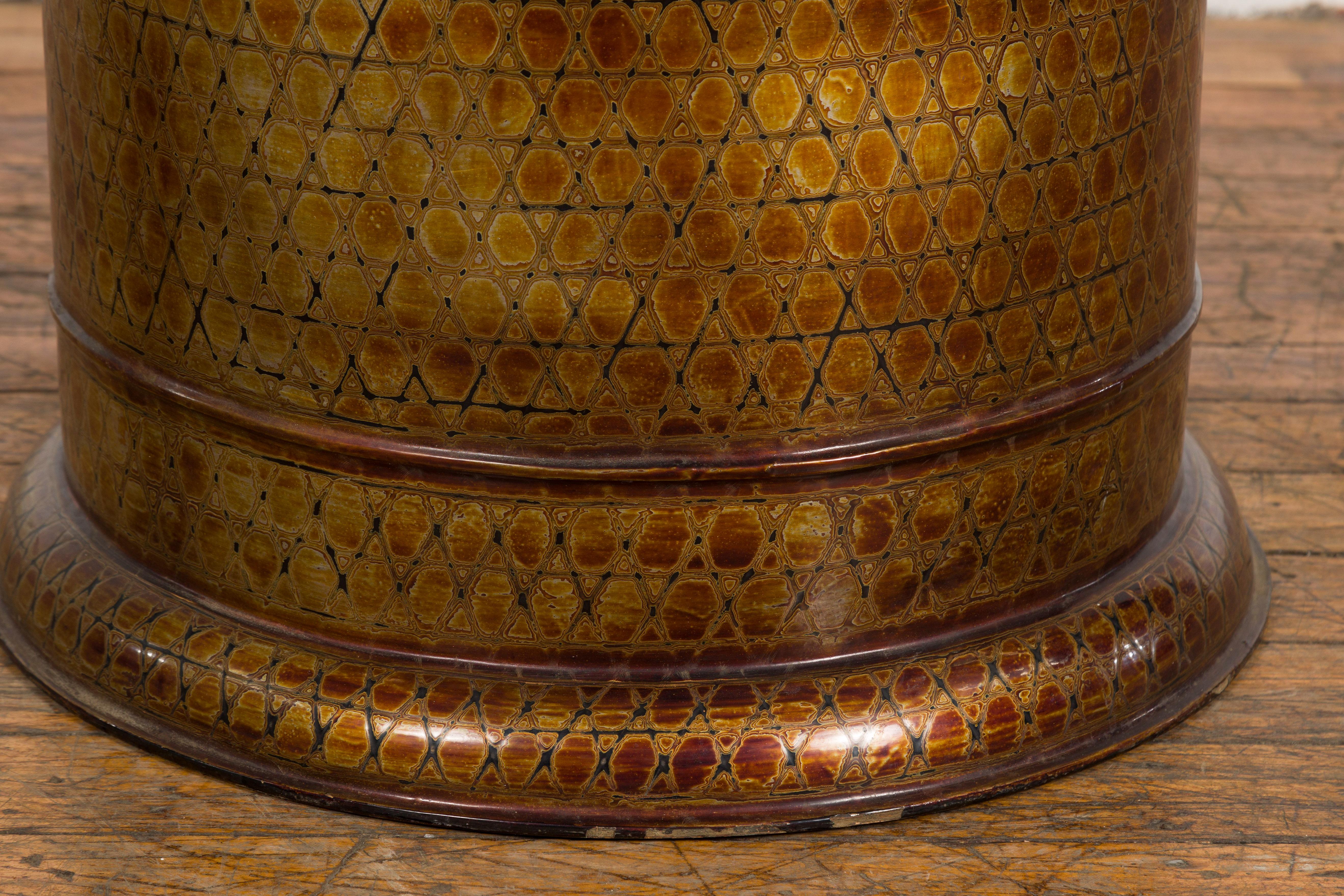 20th Century Thai Vintage Negora Lacquer Circular Storage Bin with Snake Skin Patterns For Sale