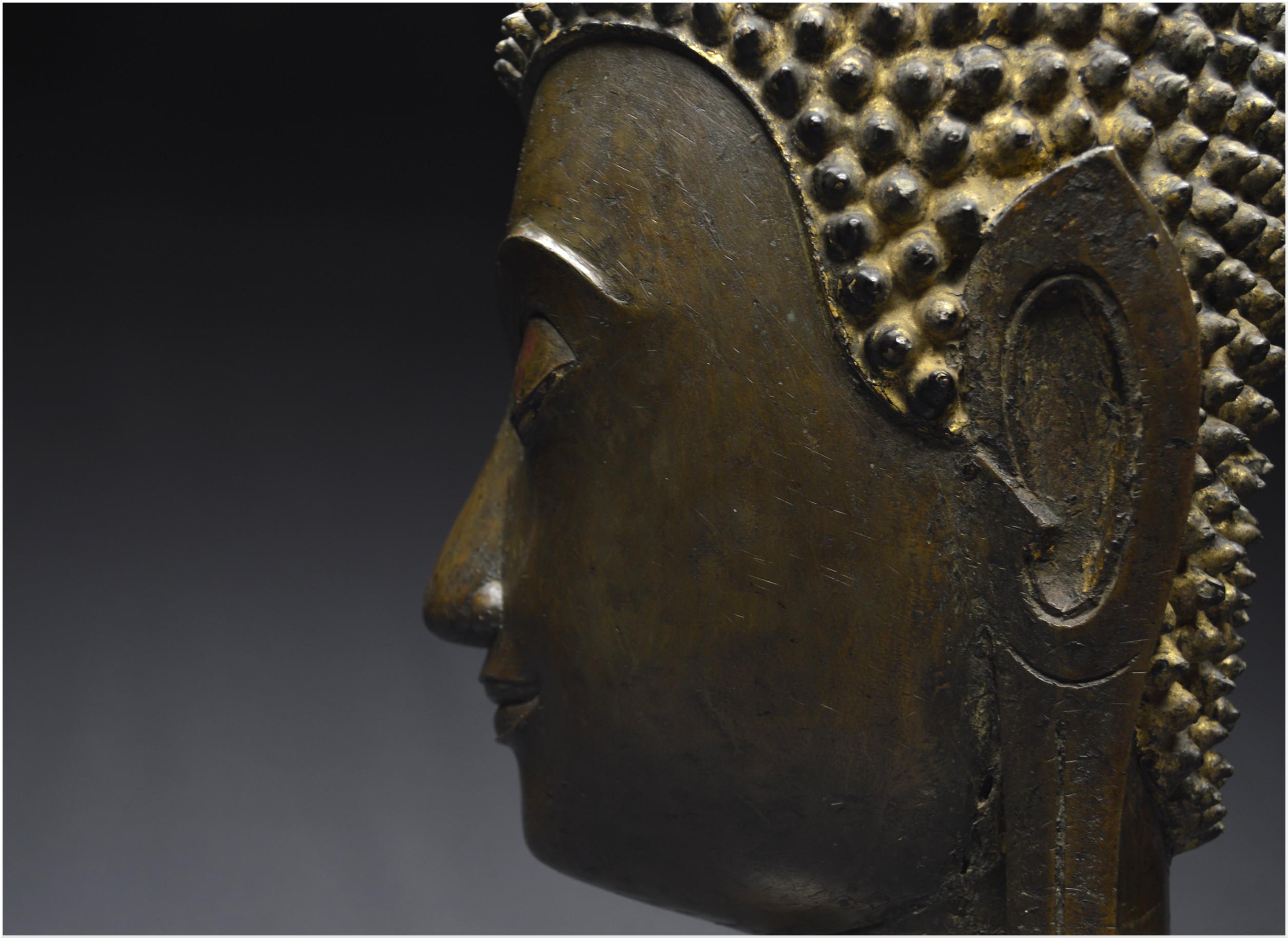 Thailand, Ayutthaya, 16th - 17th Century, Large bronze Buddha head, Brown patina For Sale 3