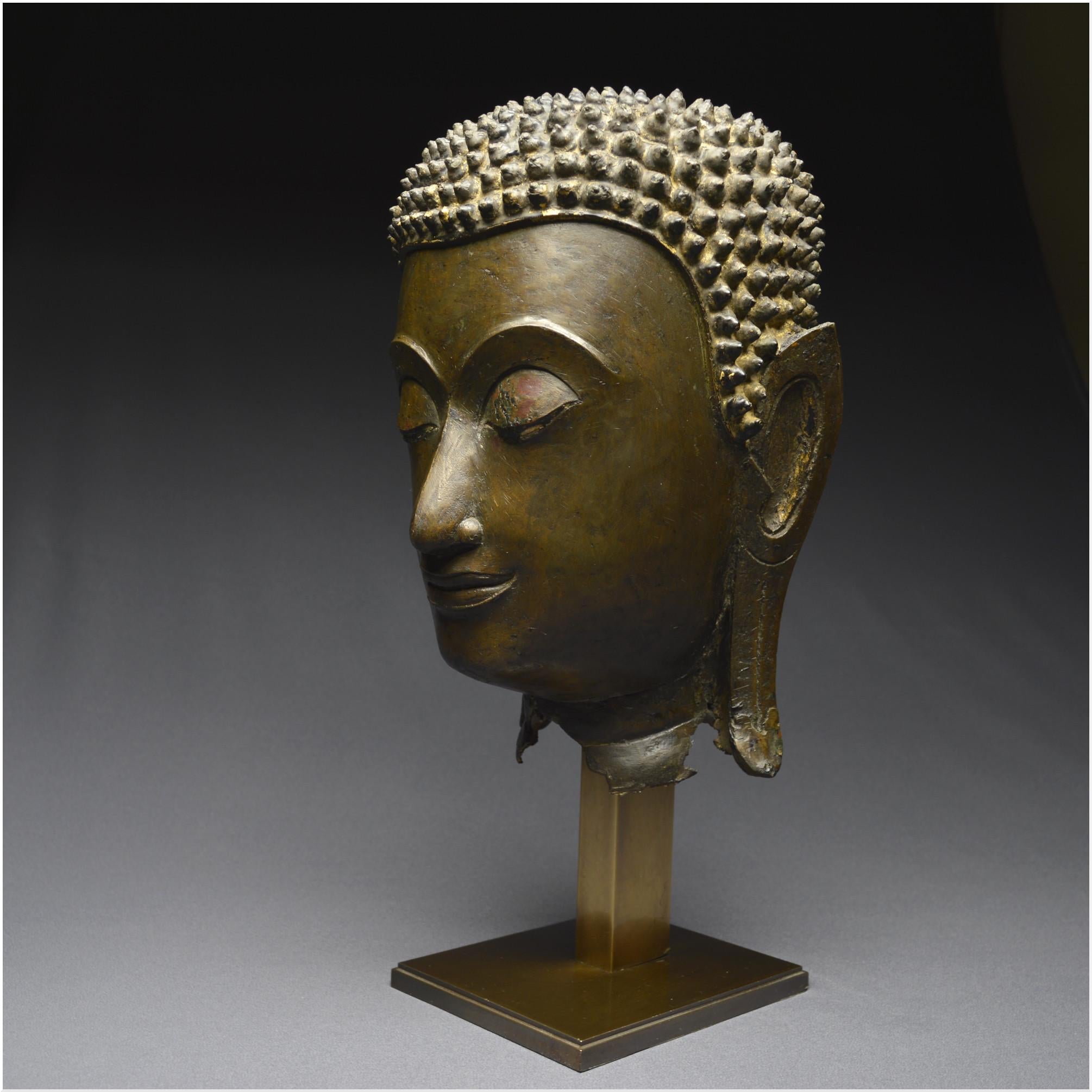 Thailand, Ayutthaya, 16th - 17th Century, Large bronze Buddha head, Brown patina For Sale 4