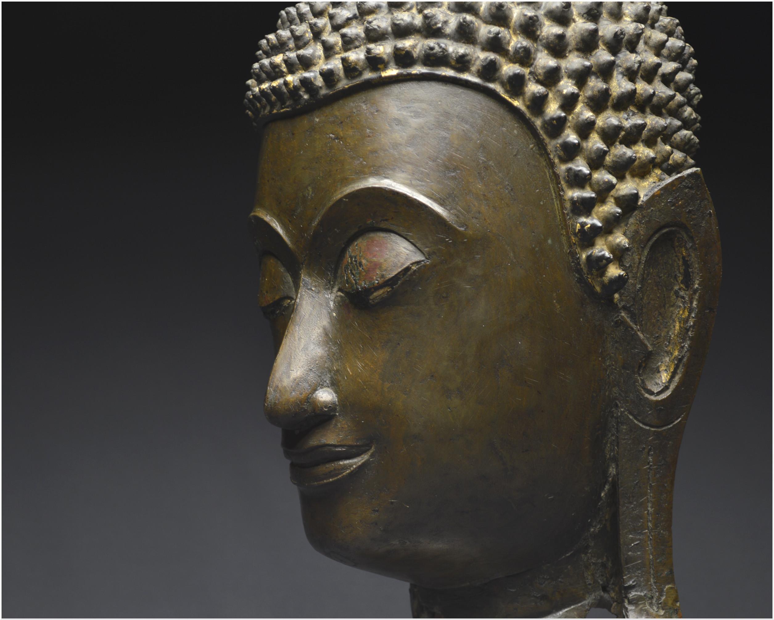 Thailand, Ayutthaya, 16th - 17th Century, Large bronze Buddha head, Brown patina For Sale 5