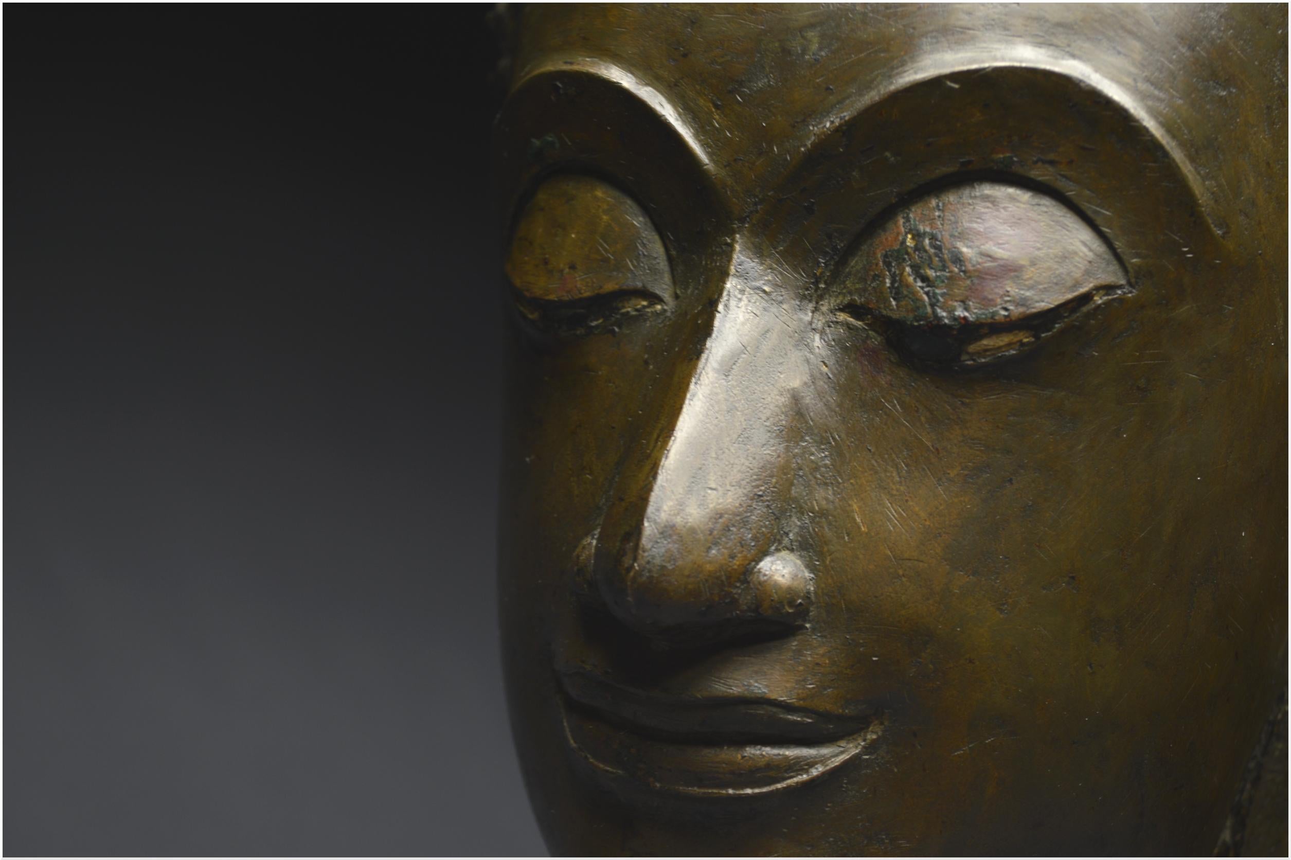 Thailand, Ayutthaya, 16th - 17th Century, Large bronze Buddha head, Brown patina For Sale 6
