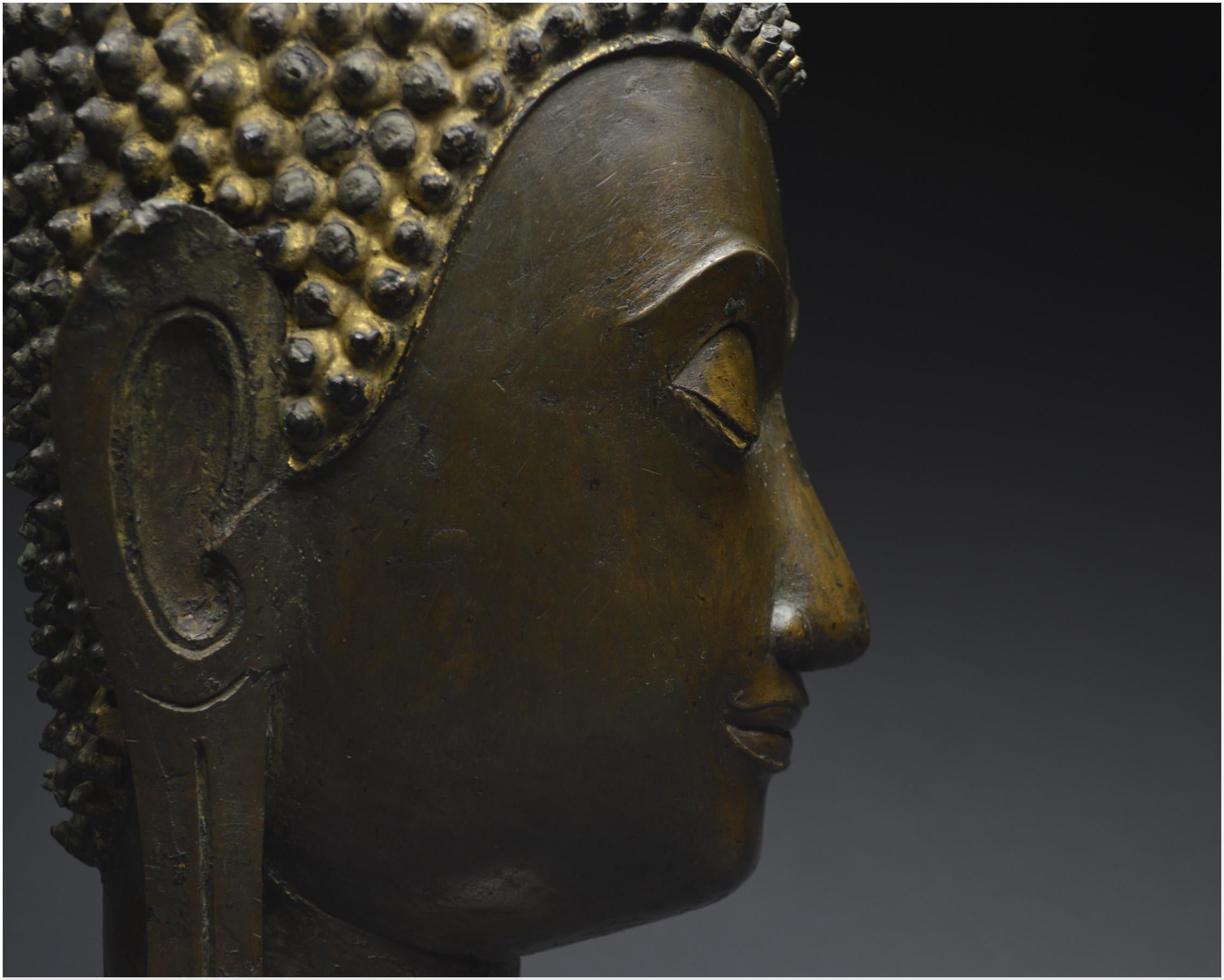 Bronze Thailand, Ayutthaya, 16th - 17th Century, Large bronze Buddha head, Brown patina For Sale