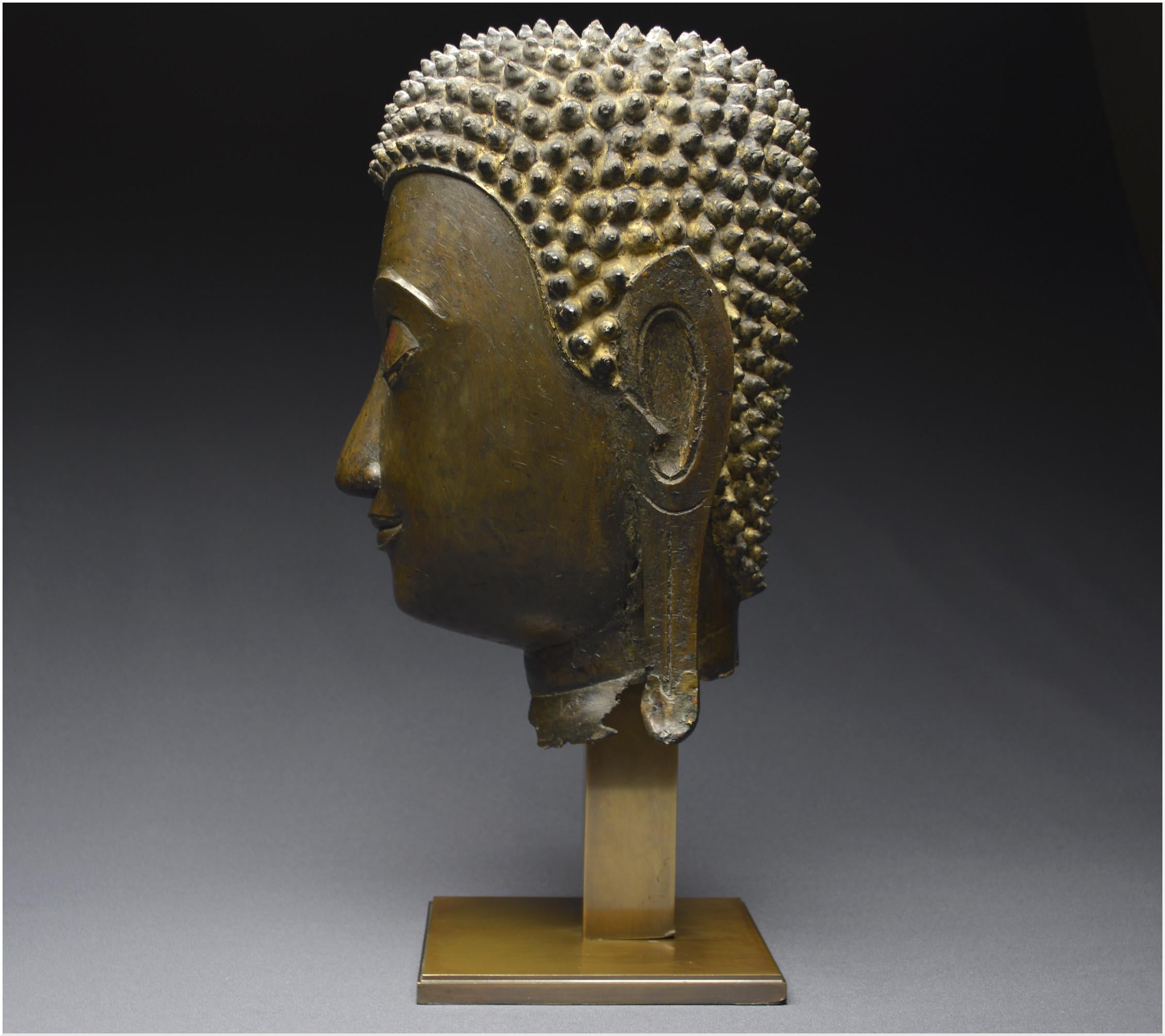 Thailand, Ayutthaya, 16th - 17th Century, Large bronze Buddha head, Brown patina For Sale 2