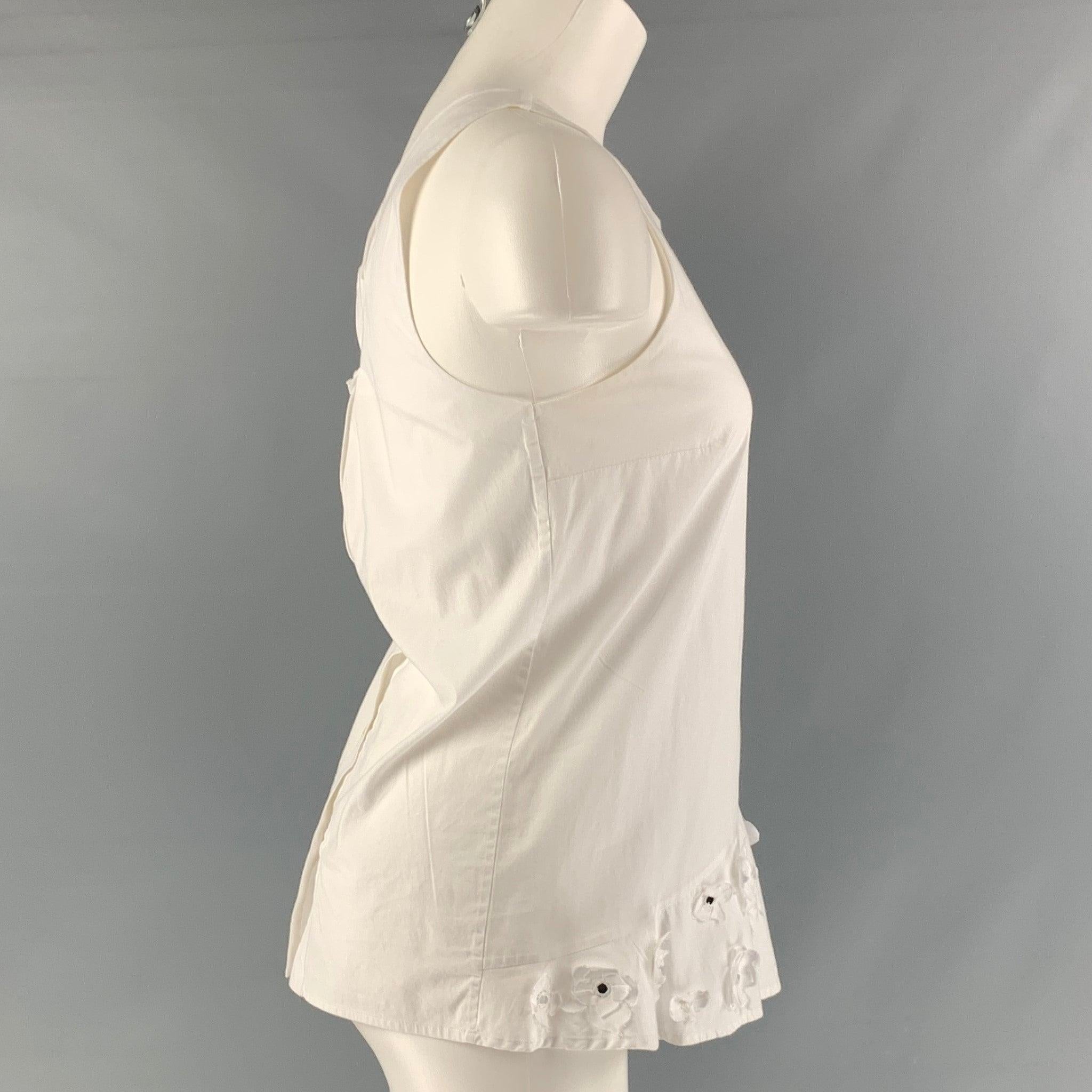 THAKOON sleeveless blouse comes in a white cotton blend poplin fabric featuring a sleeveless style and flowers detail at frontal hem.Very Good Pre-Owned Condition.  

Marked:   2 

Measurements: 
 
Shoulder: 10.5 inches Bust: 33 inches Length: 23