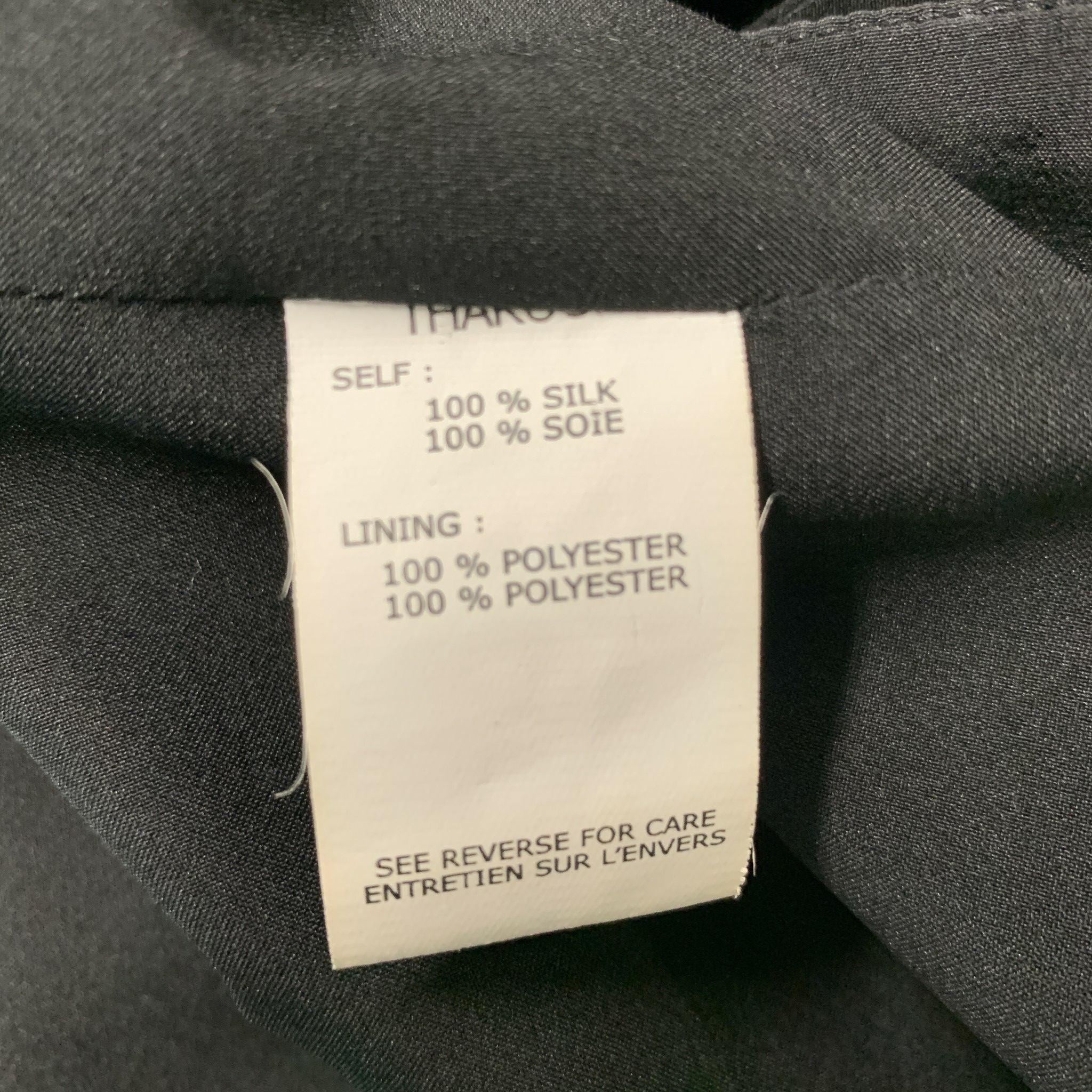 THAKOON Größe M Schwarze asymmetrische Bluse aus massiver Seide im Angebot 1