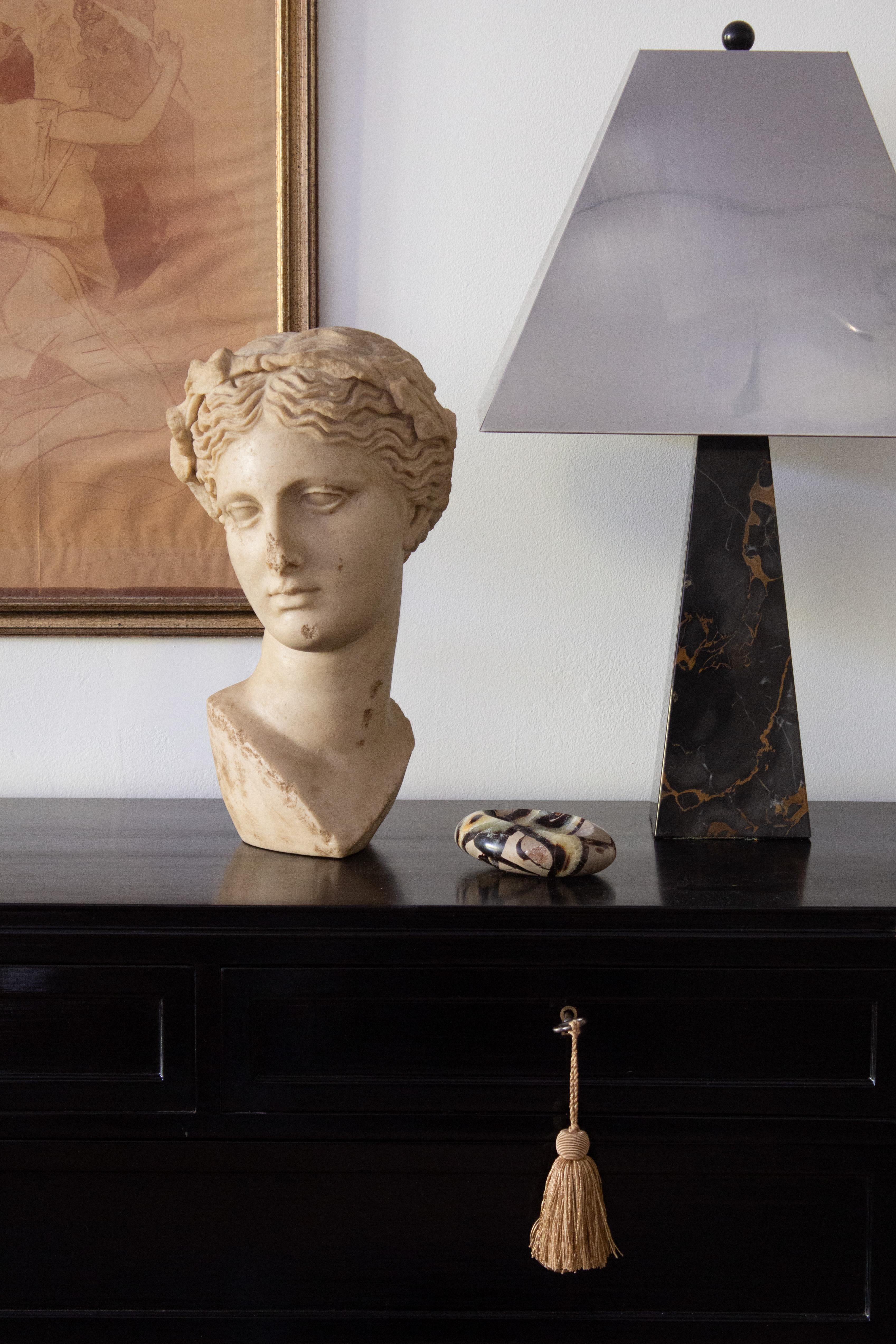 Busto compuesto de piedra 