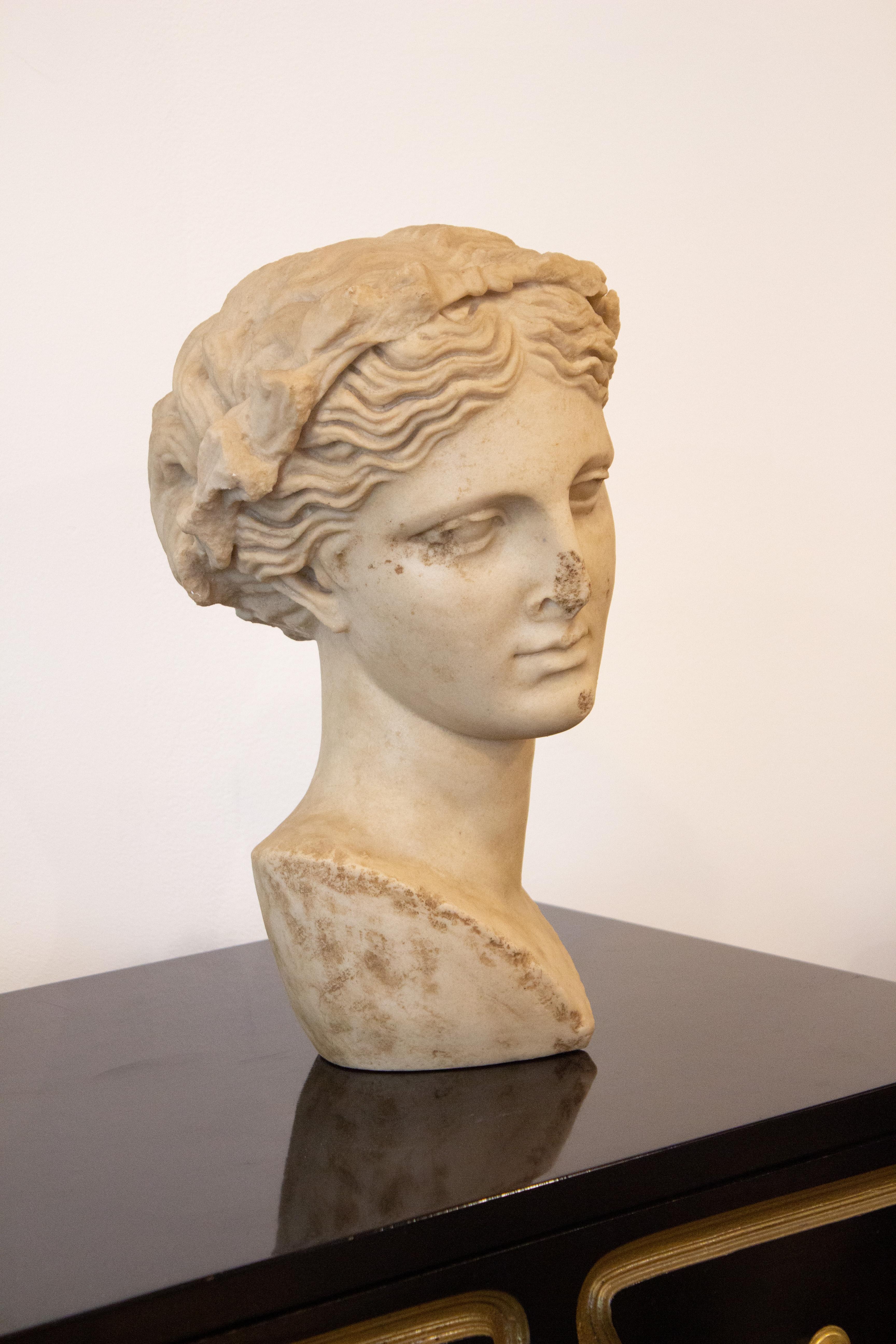 Busto compuesto de piedra 