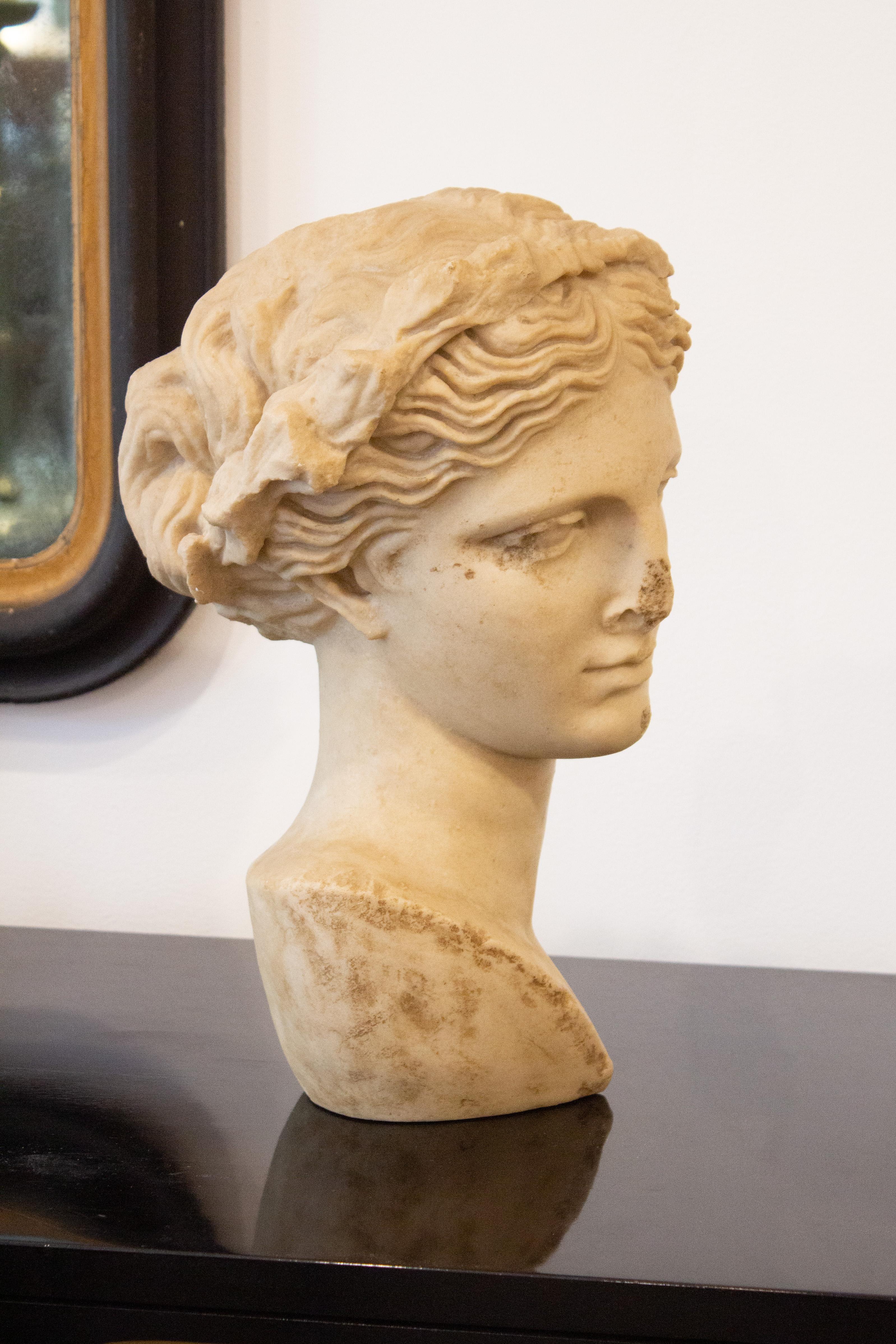 Busto compuesto de piedra 