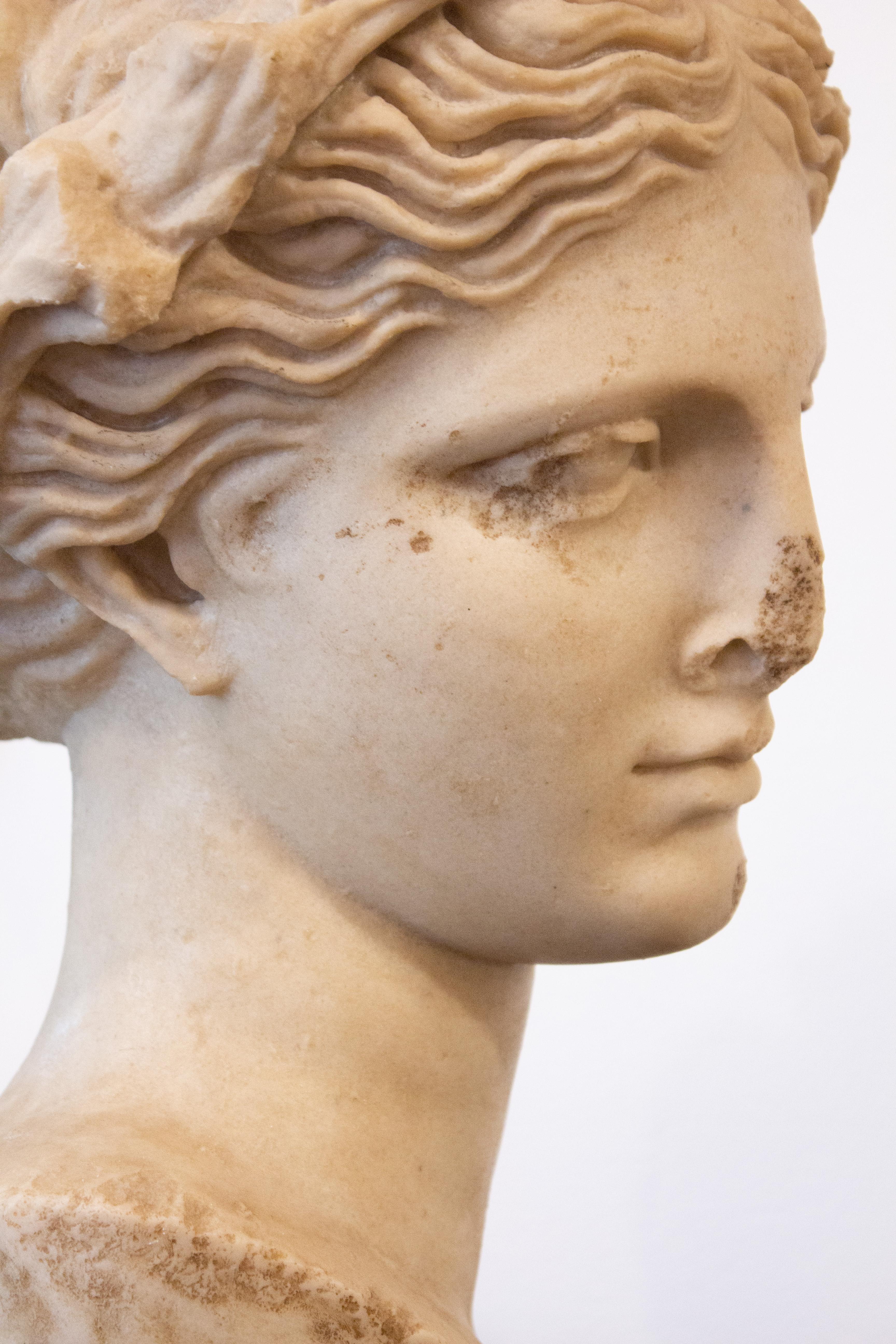 Busto compuesto de piedra 