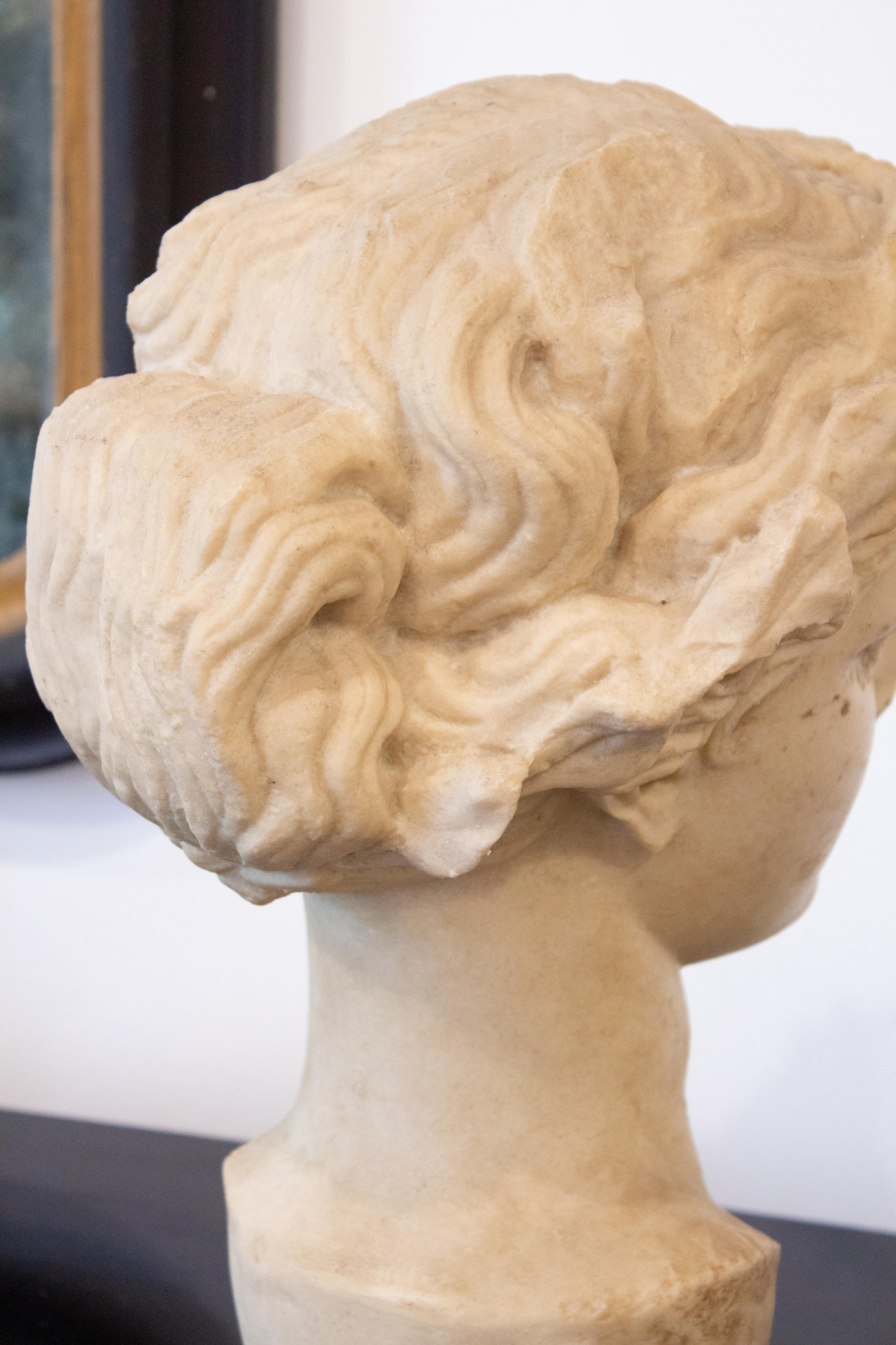 Busto compuesto de piedra 
