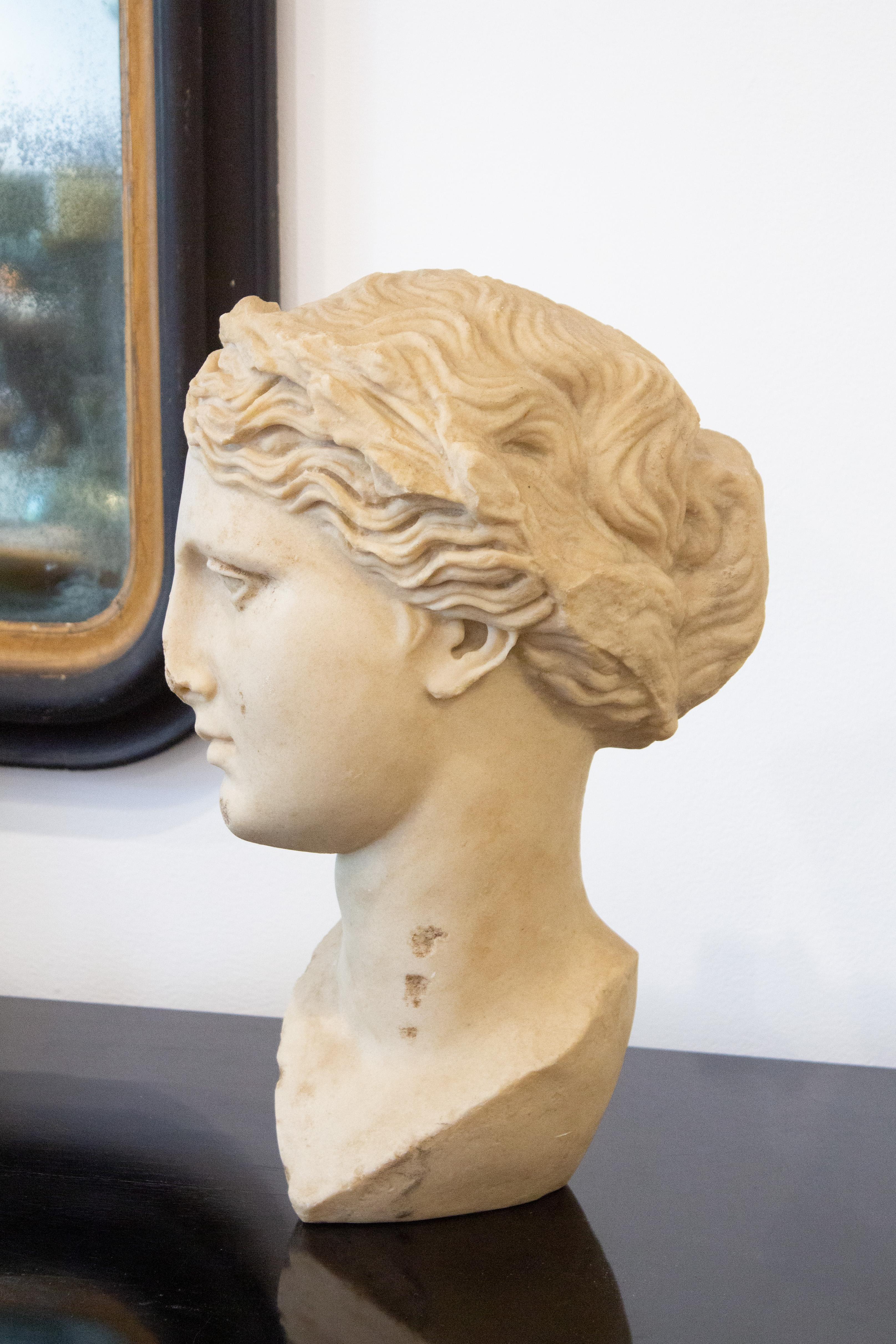 Busto compuesto de piedra 