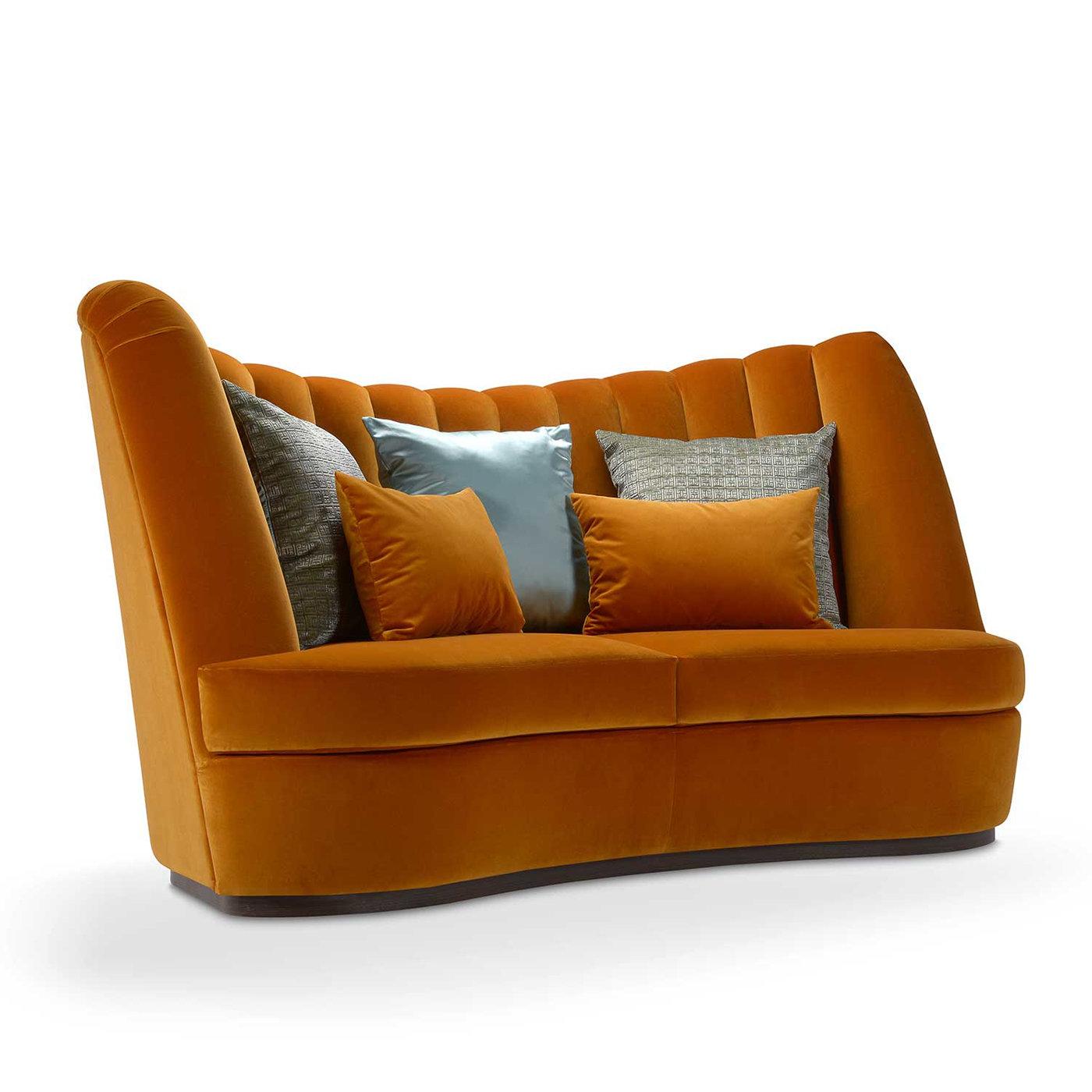 This handcrafted, three-seater sofa, stands out for its imposing, fluted backrest fully embracing the curved seat. A rich padding complements the sturdy wooden frame that includes a thin laminate base with a harmonious wenge-like finish. The