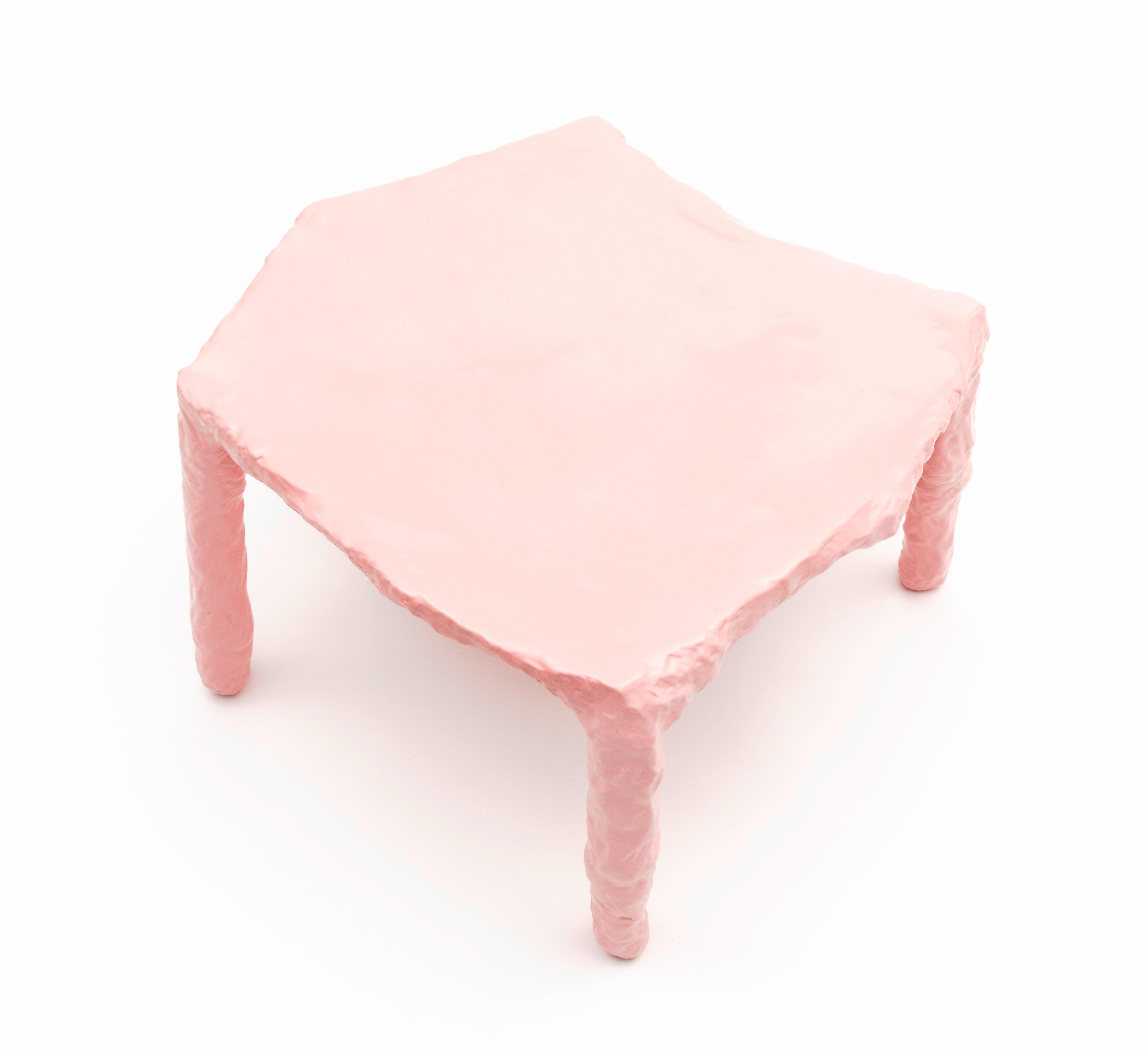 The Thanatos Table is inspired by morbid forms and structures at the end of vegetation during autumn.
It represents the result of an intensive one-year research and experimentation in mould making techniques. First, a fragile model from paper was