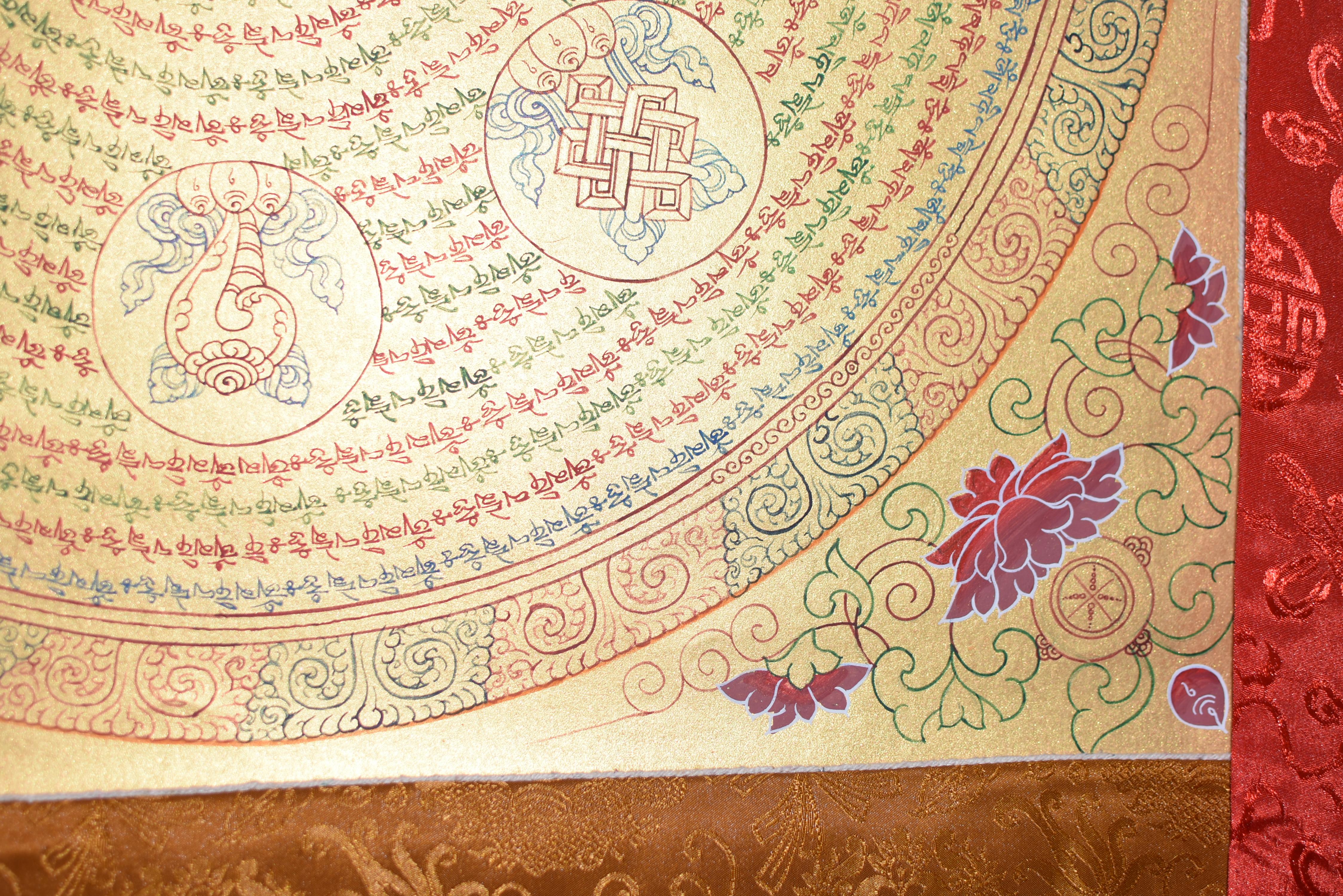 Tibetisches Gemälde Thangka Mandala mit acht Schätzen, handbemalt und vergoldet (21. Jahrhundert und zeitgenössisch) im Angebot