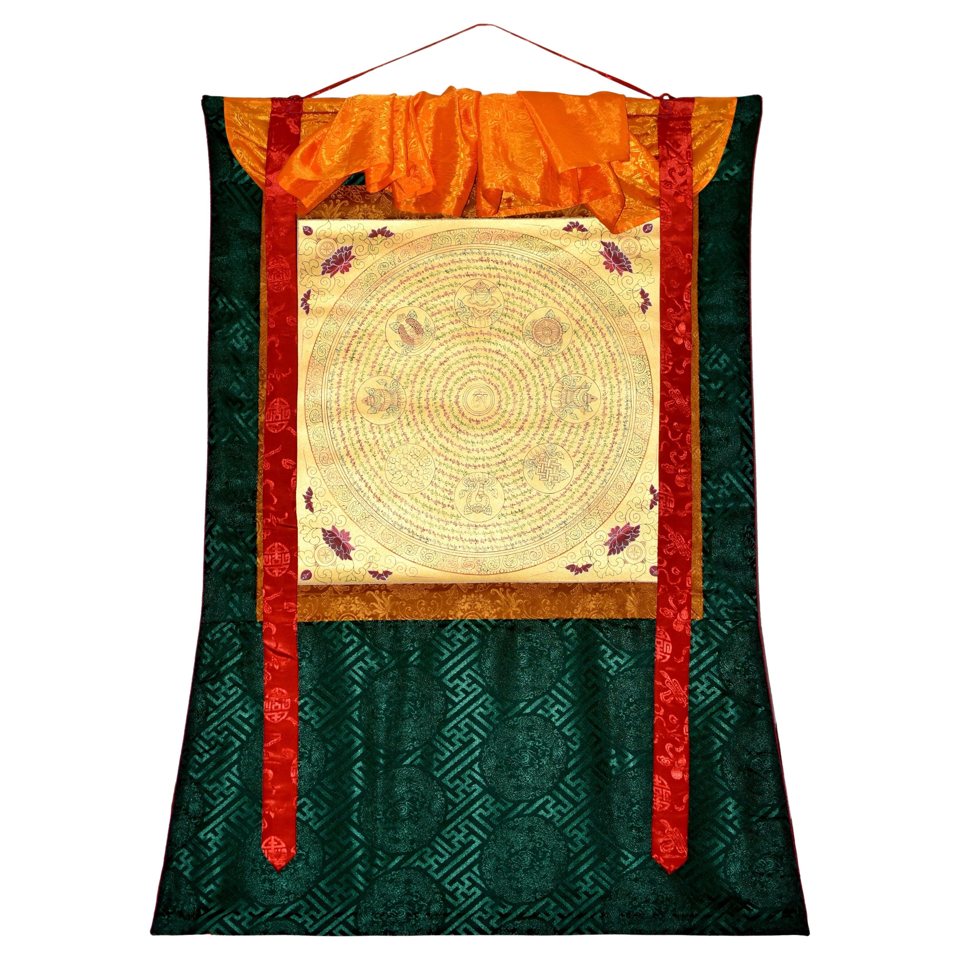 Tibetisches Gemälde Thangka Mandala mit acht Schätzen, handbemalt und vergoldet im Angebot