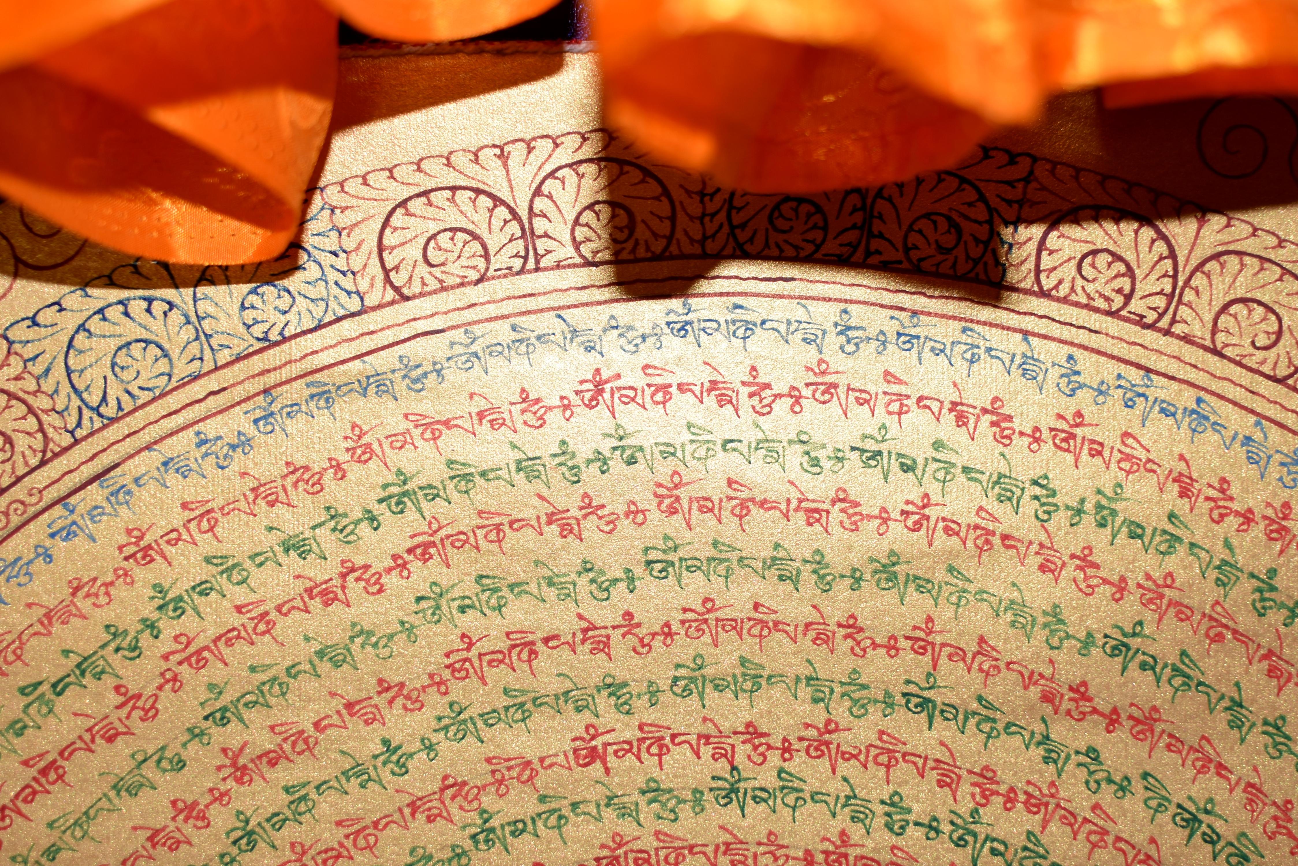 Tibetisches Gemälde Thangka Sanskrit Mandala Mantra, handbemalt und vergoldet im Angebot 1