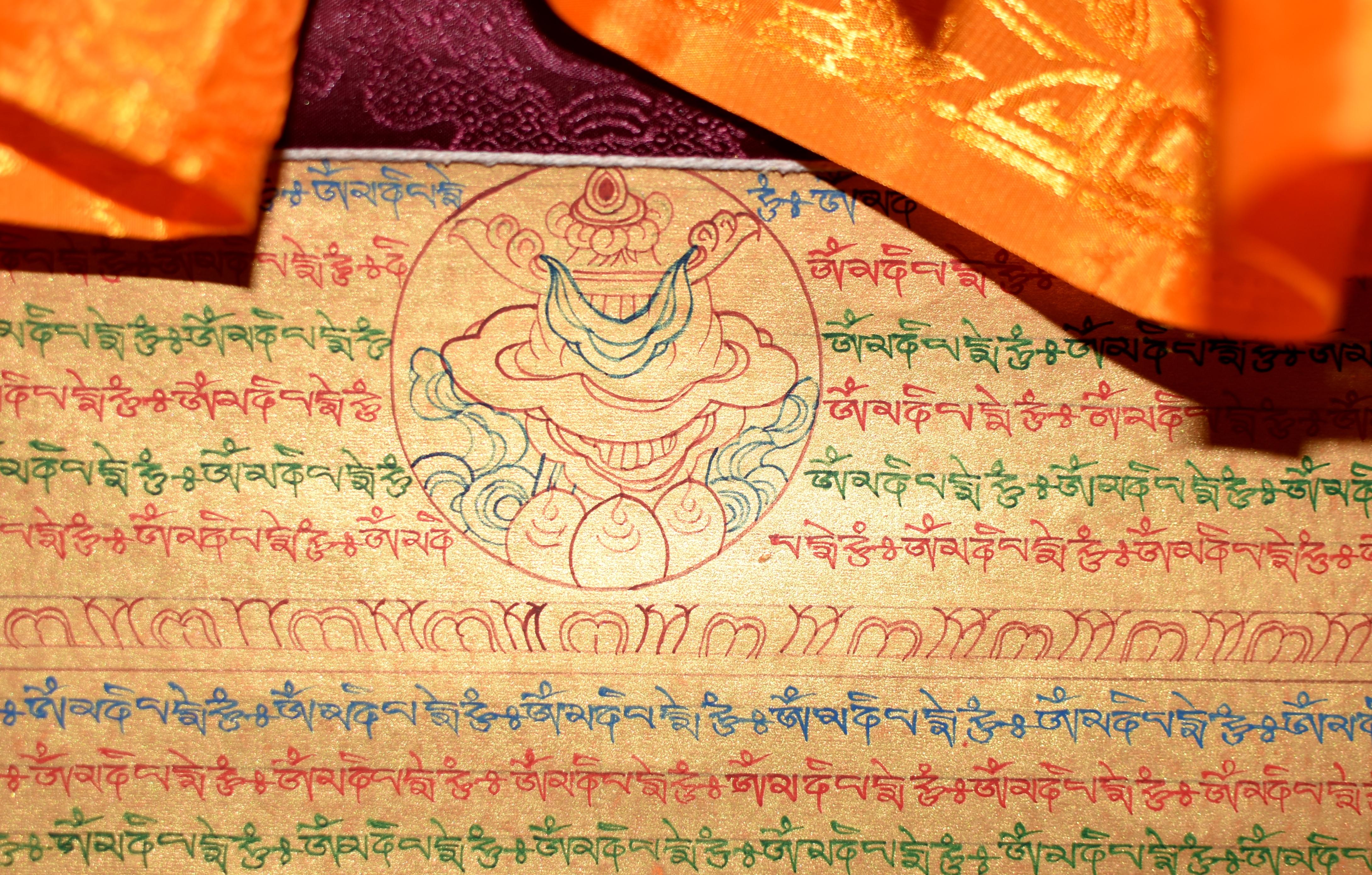 Tibetisches Gemälde Thangka Weiß Tara Mantra Acht Schätze Handbemalt  im Angebot 4