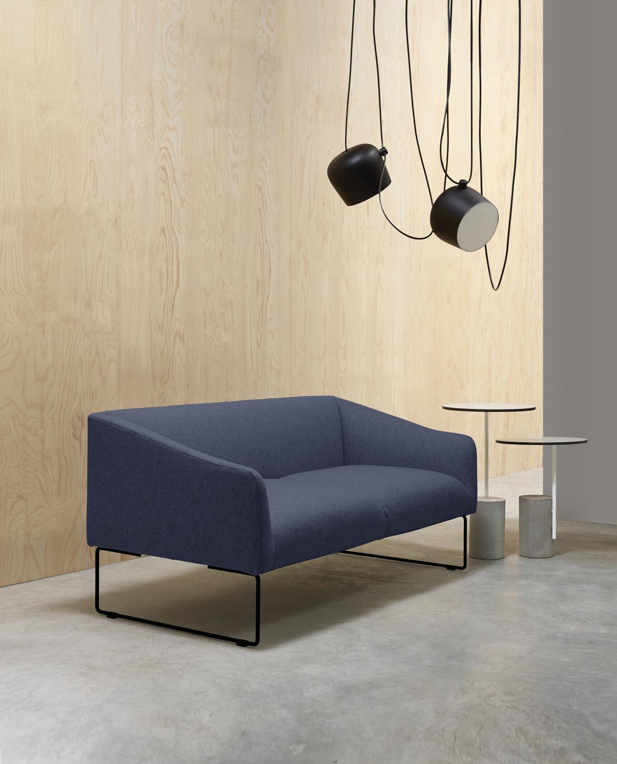XXIe siècle et contemporain Canapé trois places Thank en métal chromé et tapisserie d'ameublement Quinti Sedute en vente