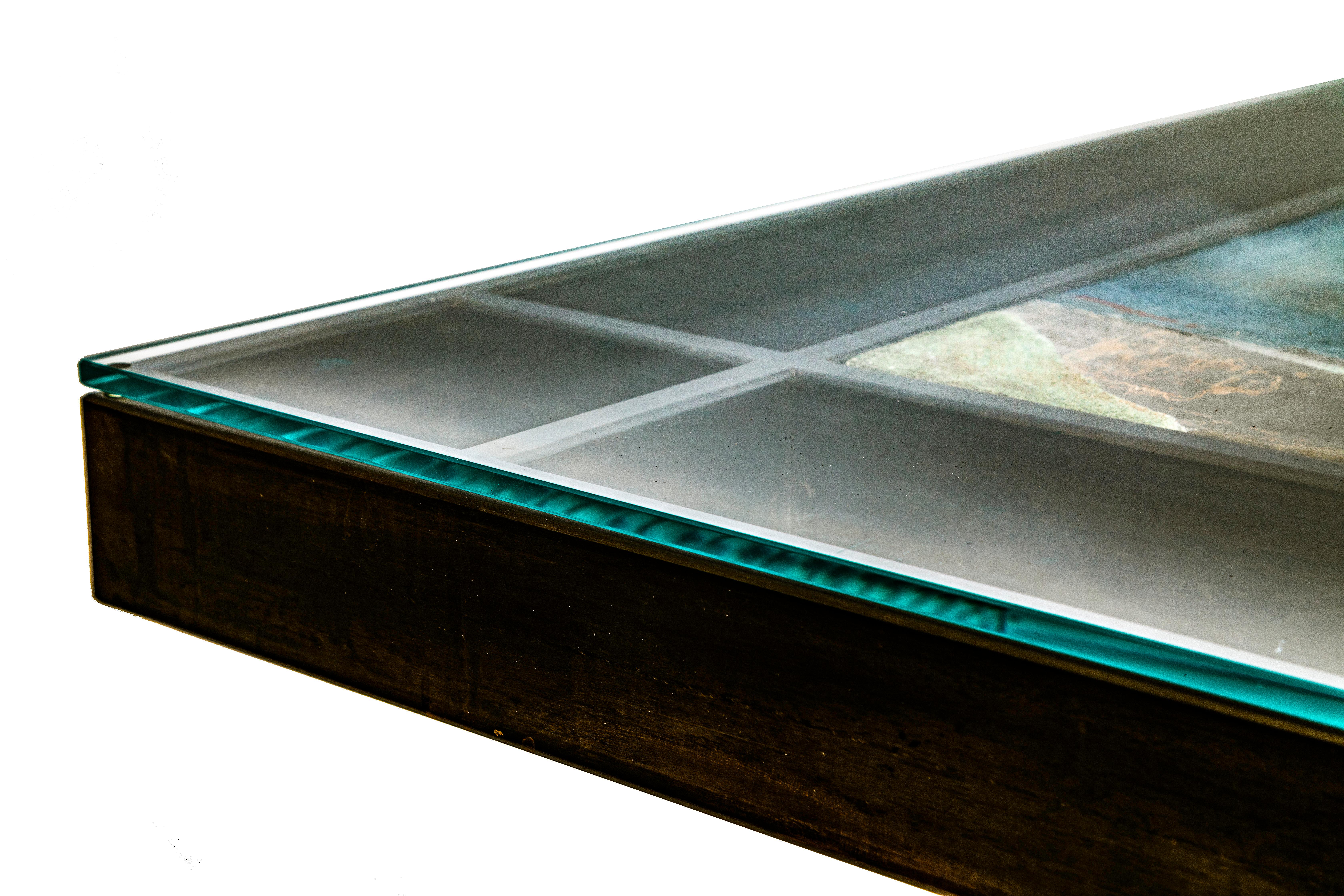 Moderne Table de salle à manger « That Day by the Lake » surmontée de verre avec base en fer lavé à l'acide en vente
