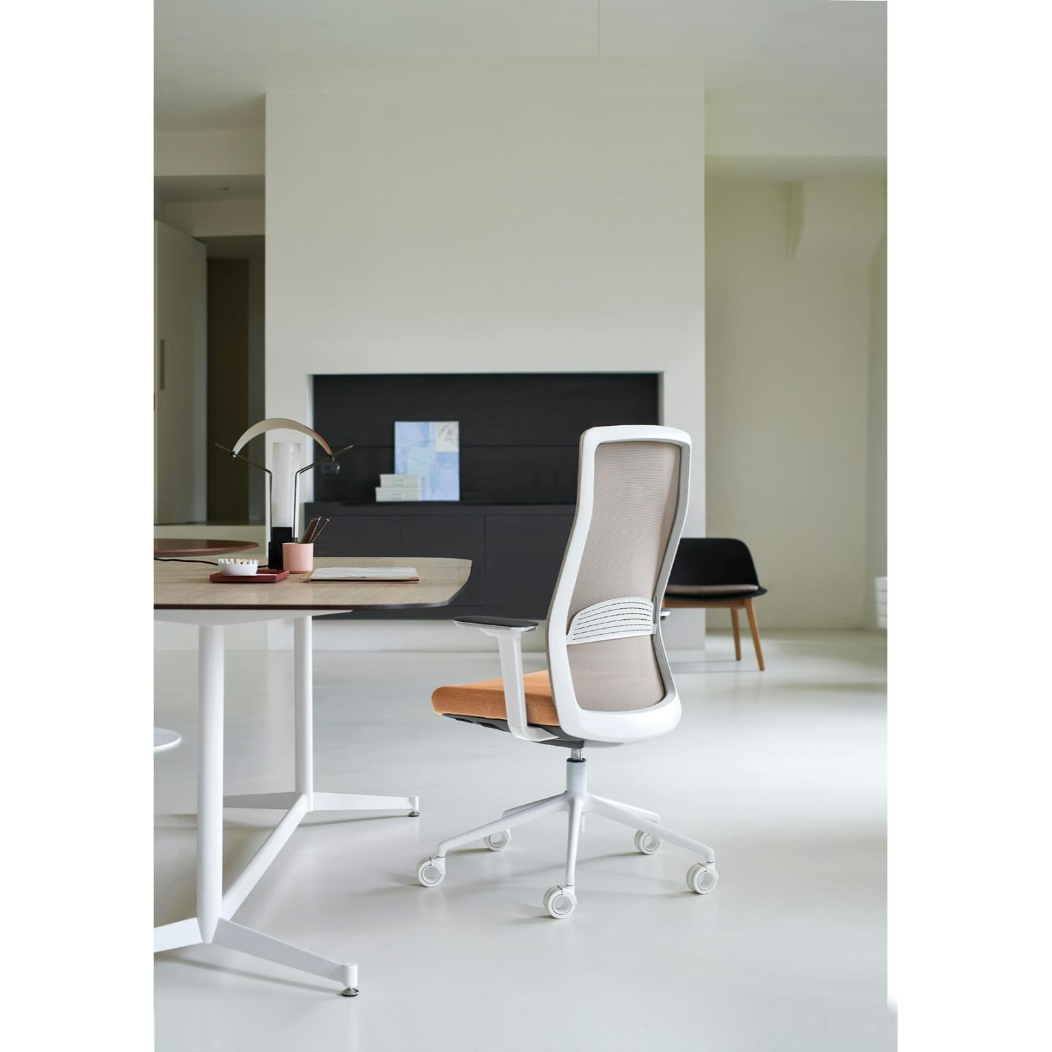 Post-Modern That's It Net Managerial Armchair With Mesh Backrest & Aluminum by Quinti Sedute For Sale