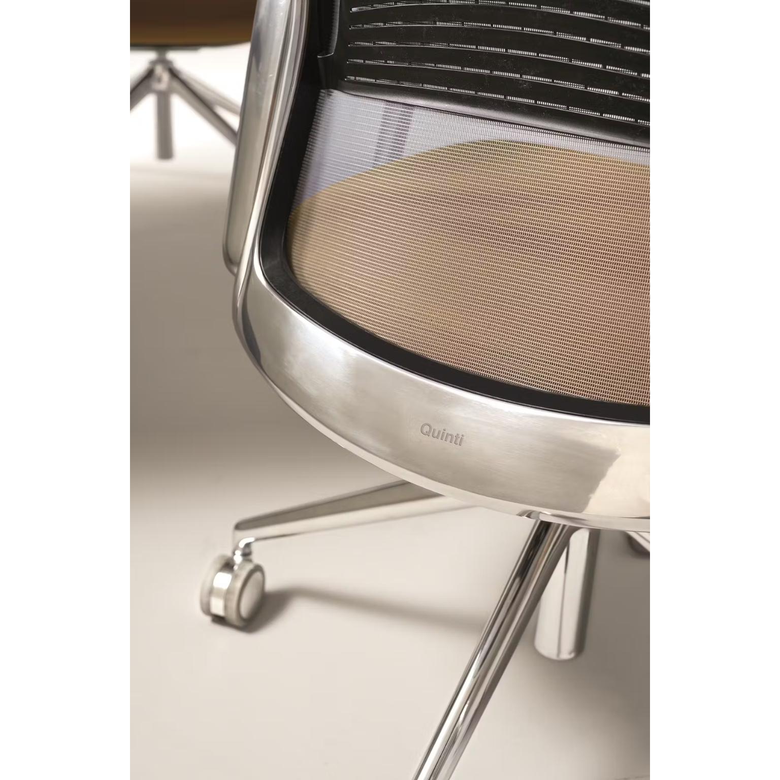 That's It Net Managerial Armchair With Mesh Backrest & Aluminum by Quinti Sedute In New Condition For Sale In Geneve, CH